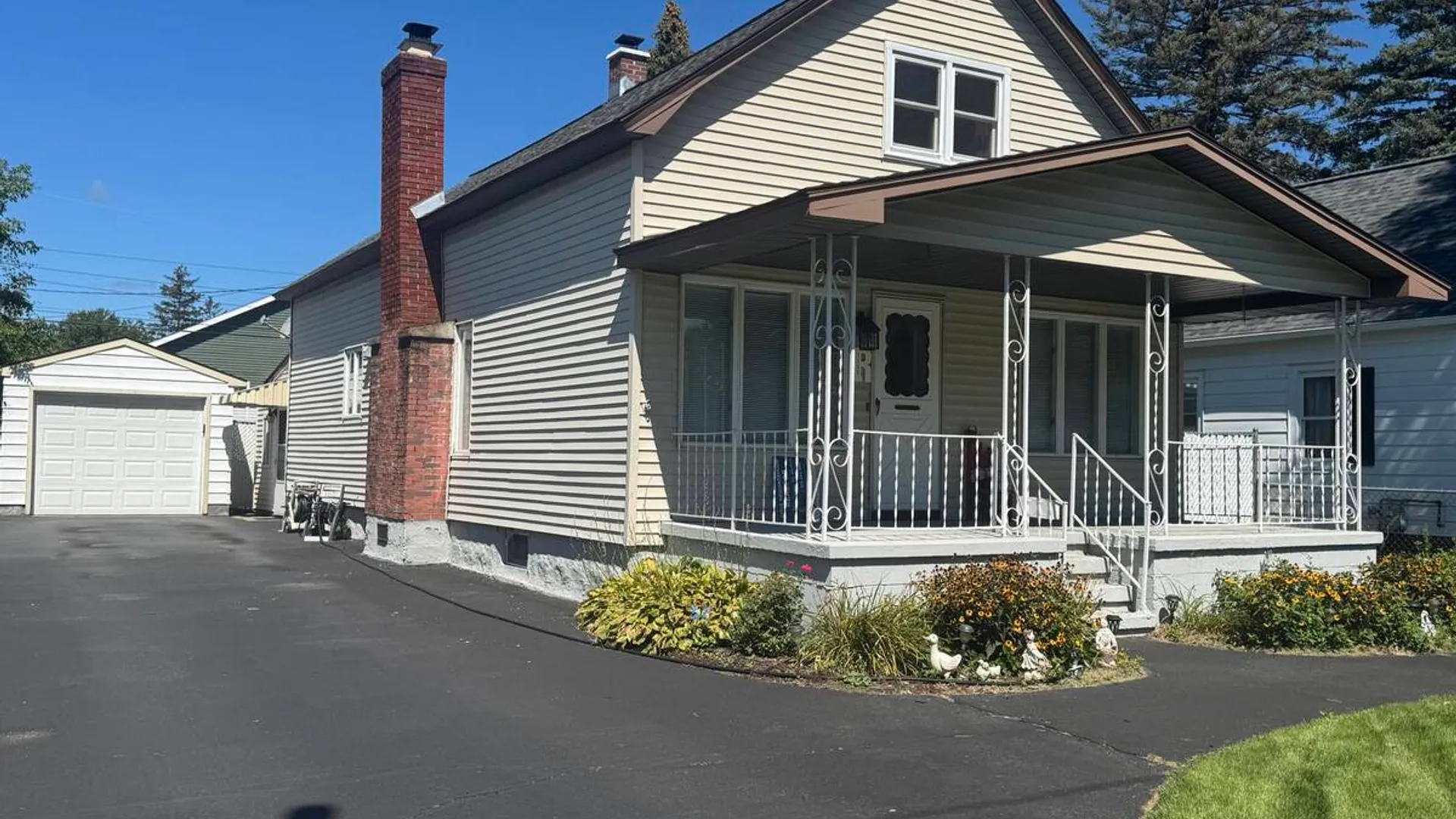 Property at 2105 Oaklawn Avenue, Rotterdam, NY 12306 2