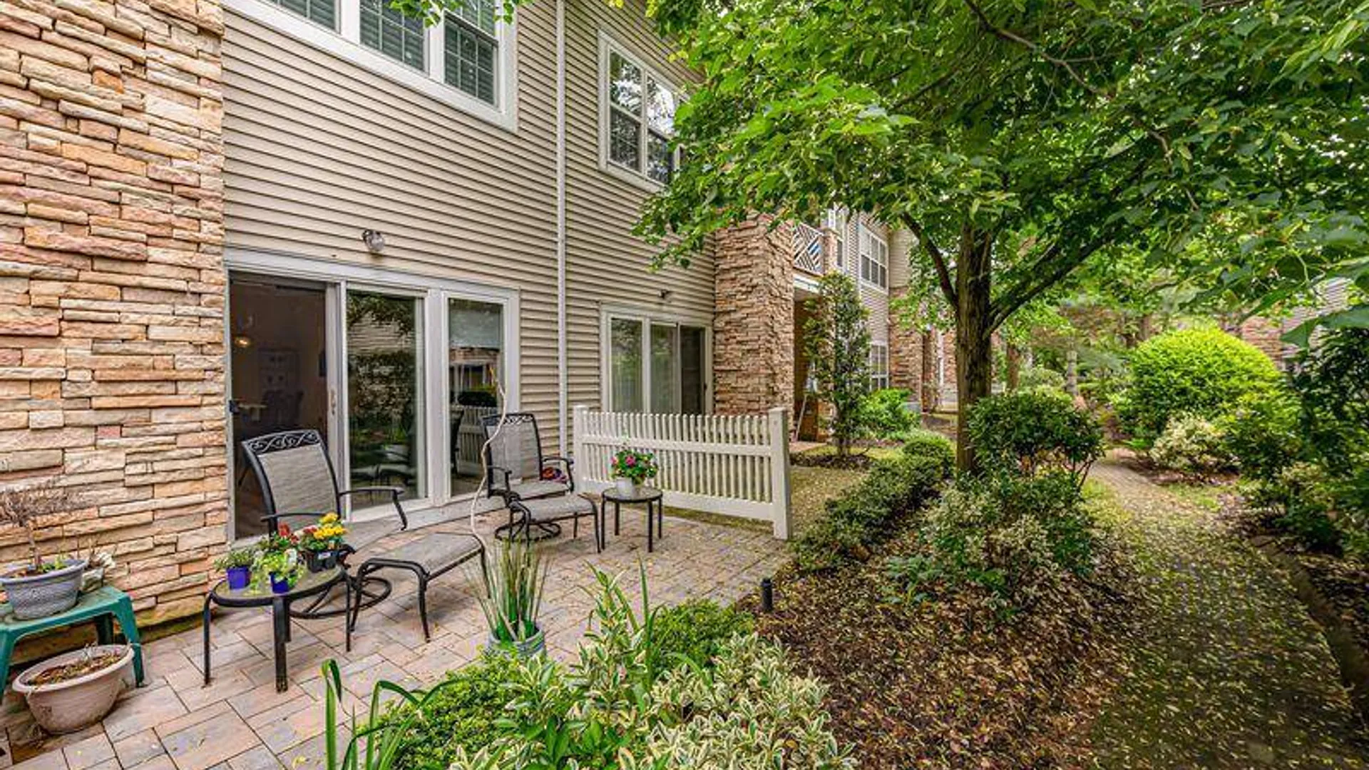 Property at 34 Carriage Lane, Plainview, NY 11803 17