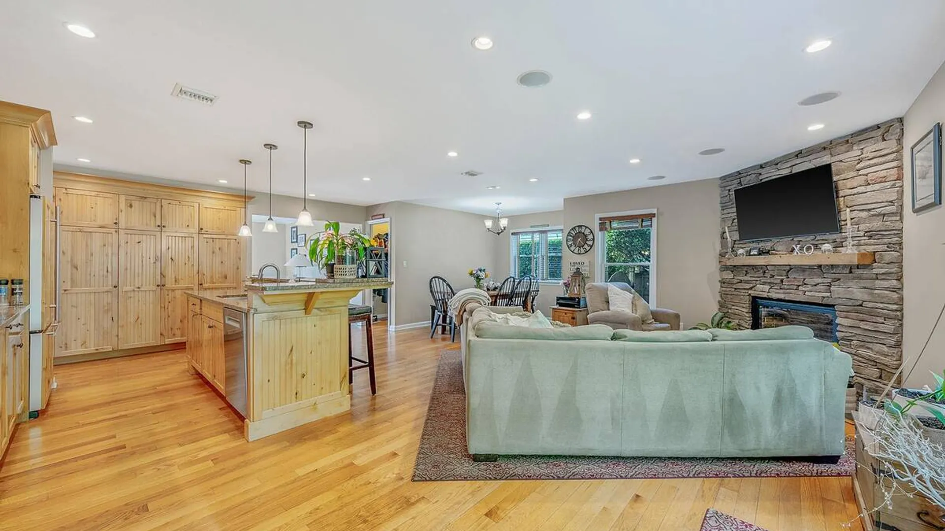 Property at 10 Radcliff Boulevard, Glen Head, NY 11545 16