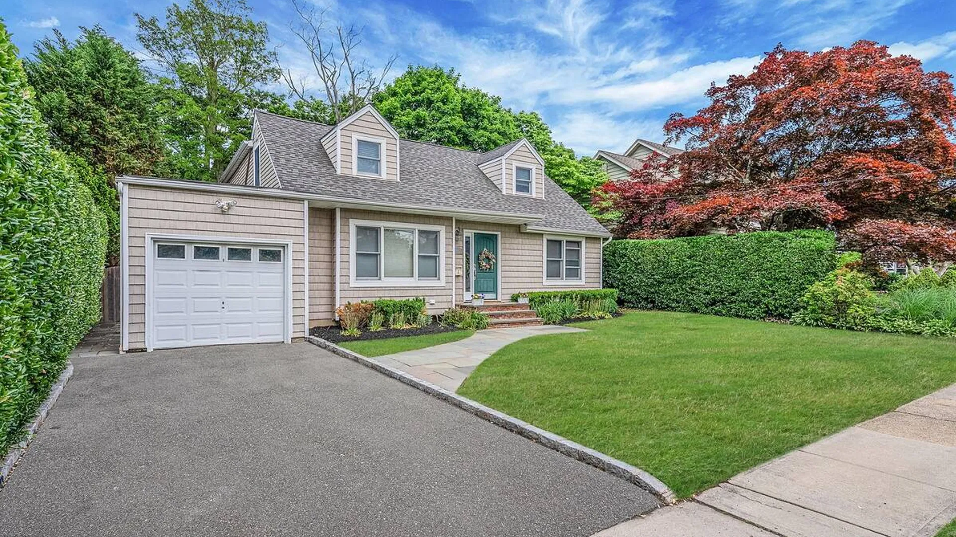Property at 10 Radcliff Boulevard, Glen Head, NY 11545 3