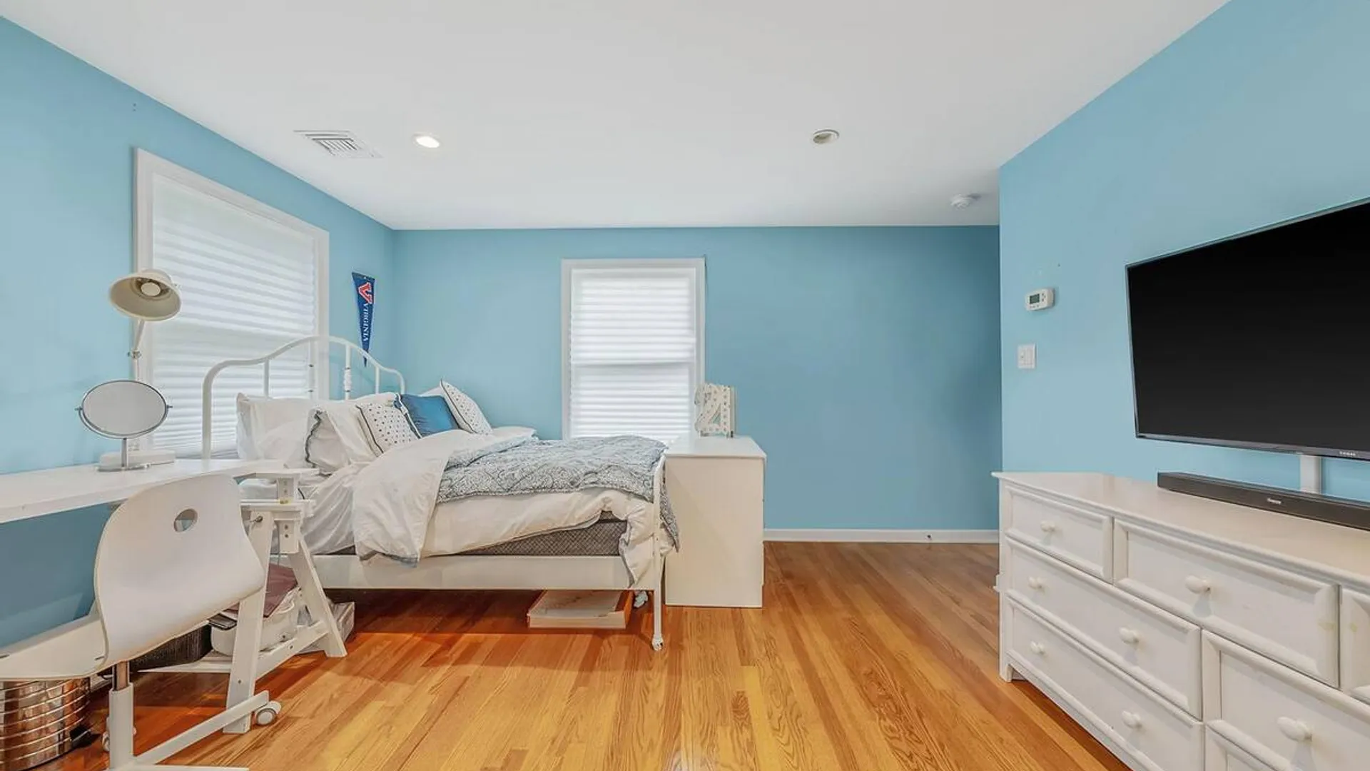 Property at 10 Radcliff Boulevard, Glen Head, NY 11545 24