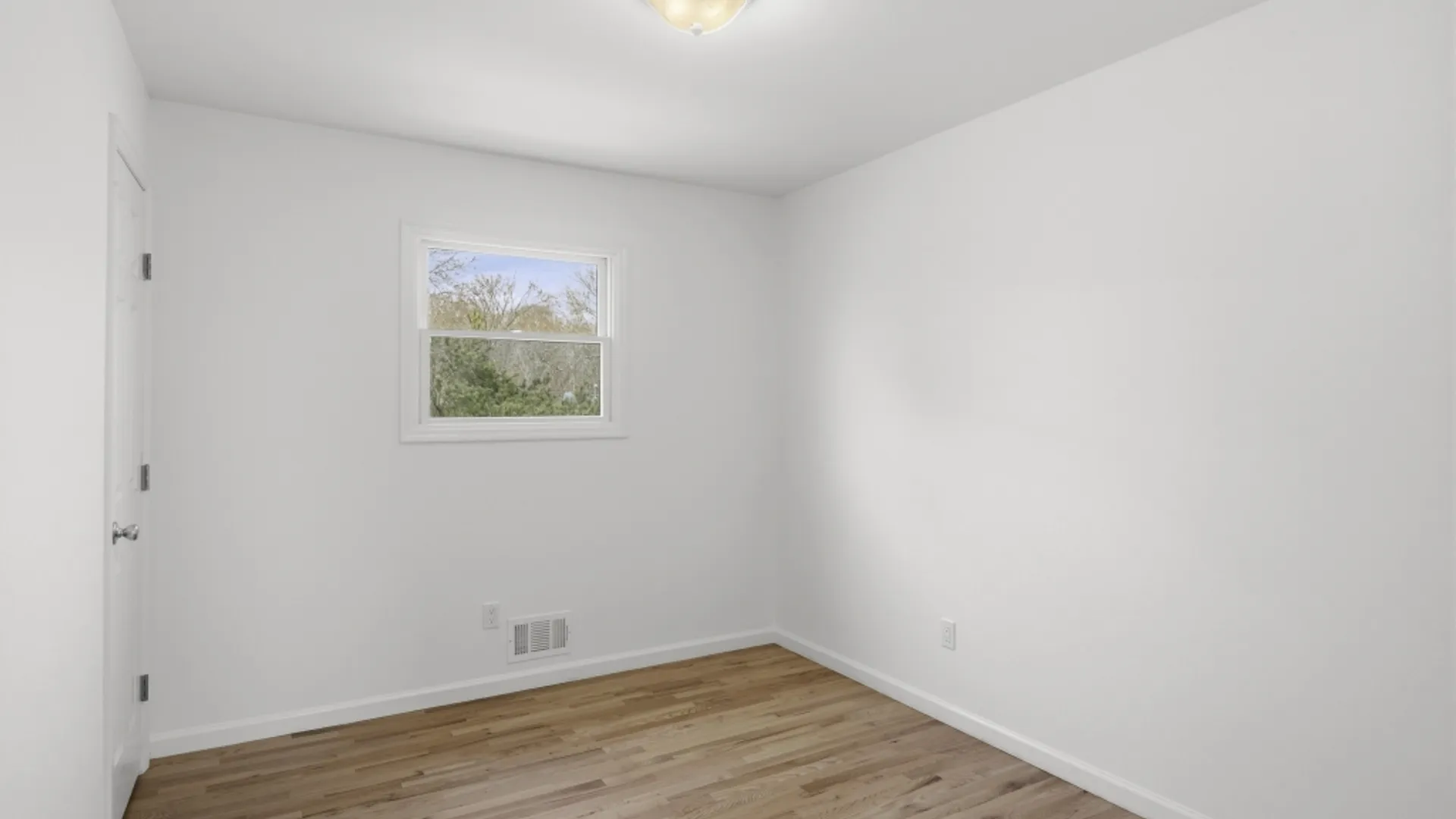 Property at 22 Roslyn Ct, East Patchogue, NY 11772 28