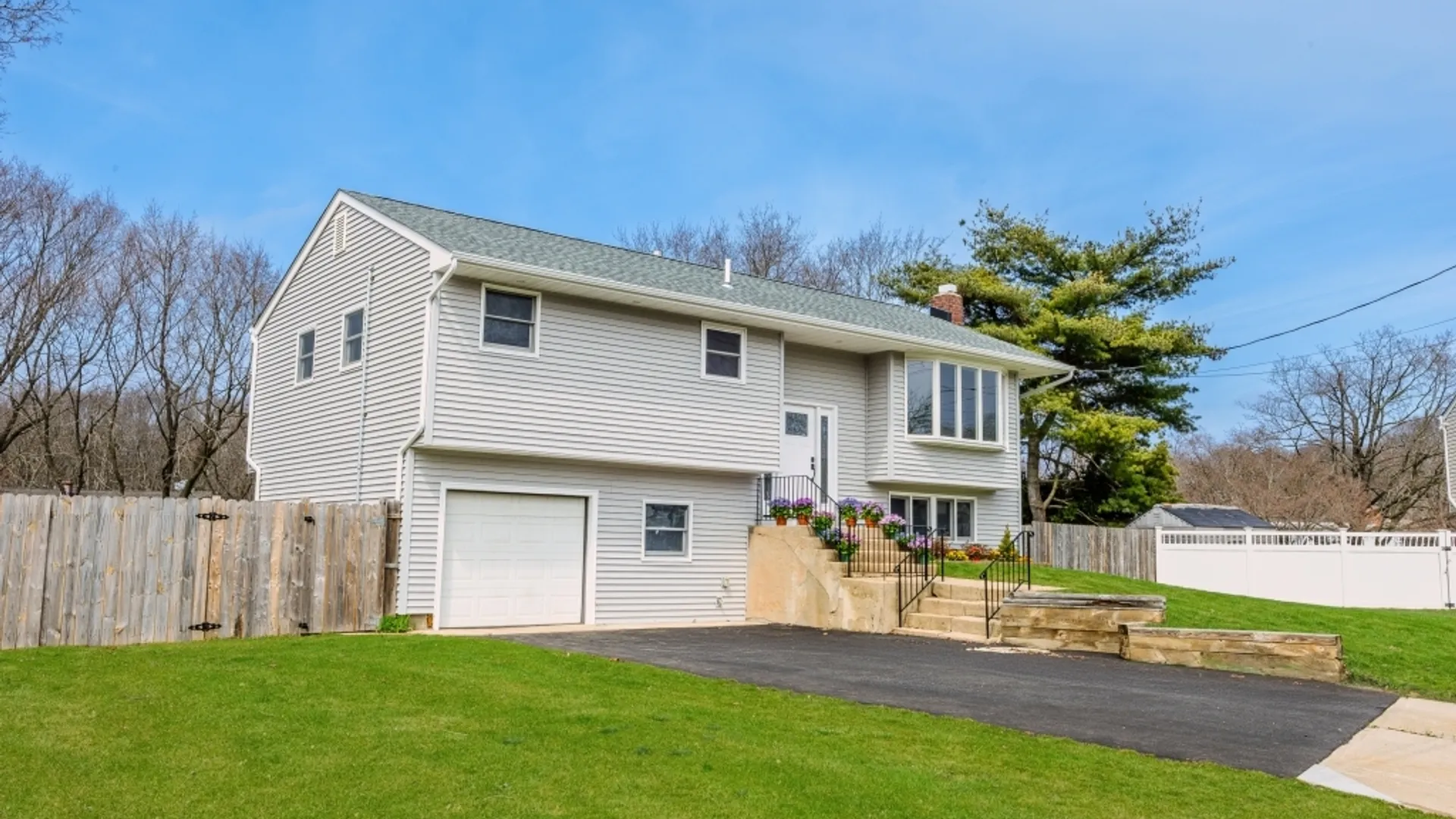 Property at 22 Roslyn Ct, East Patchogue, NY 11772 6