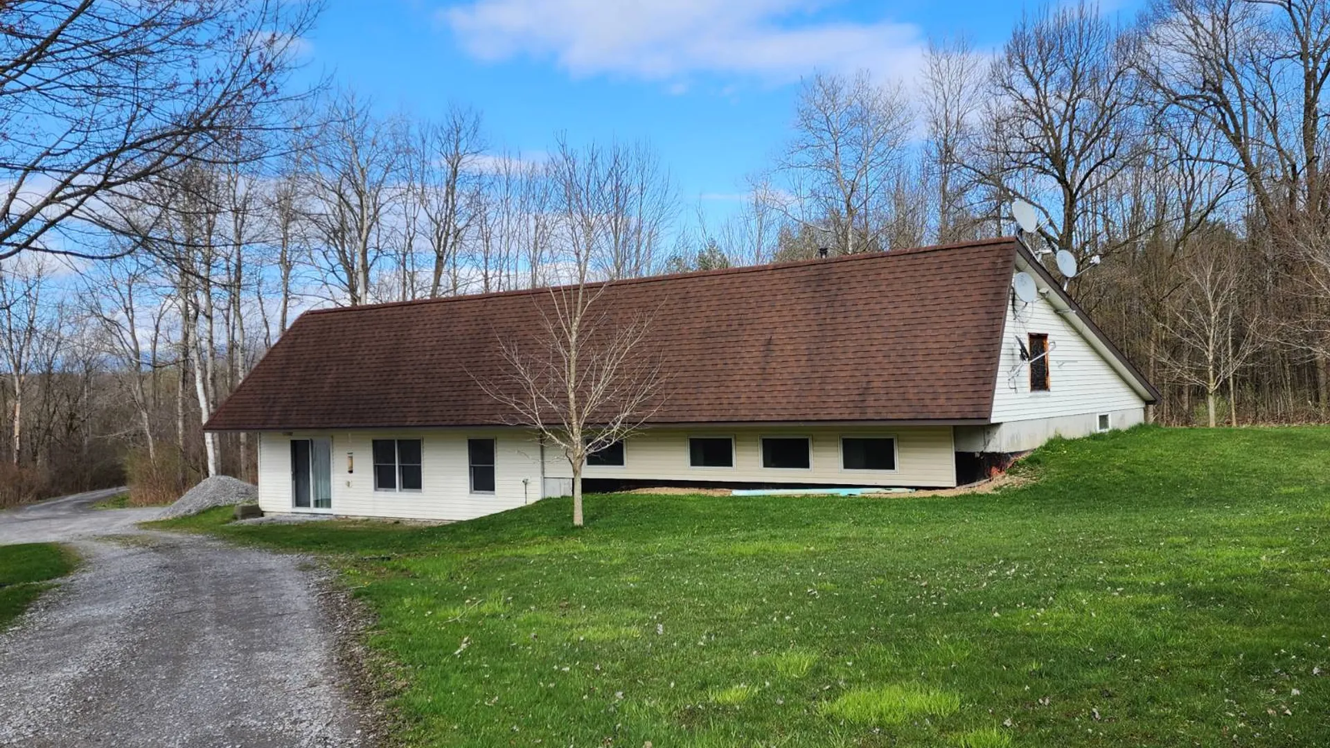 Property at 1382 Carlisle Rd, Sprakers, NY 12166 2