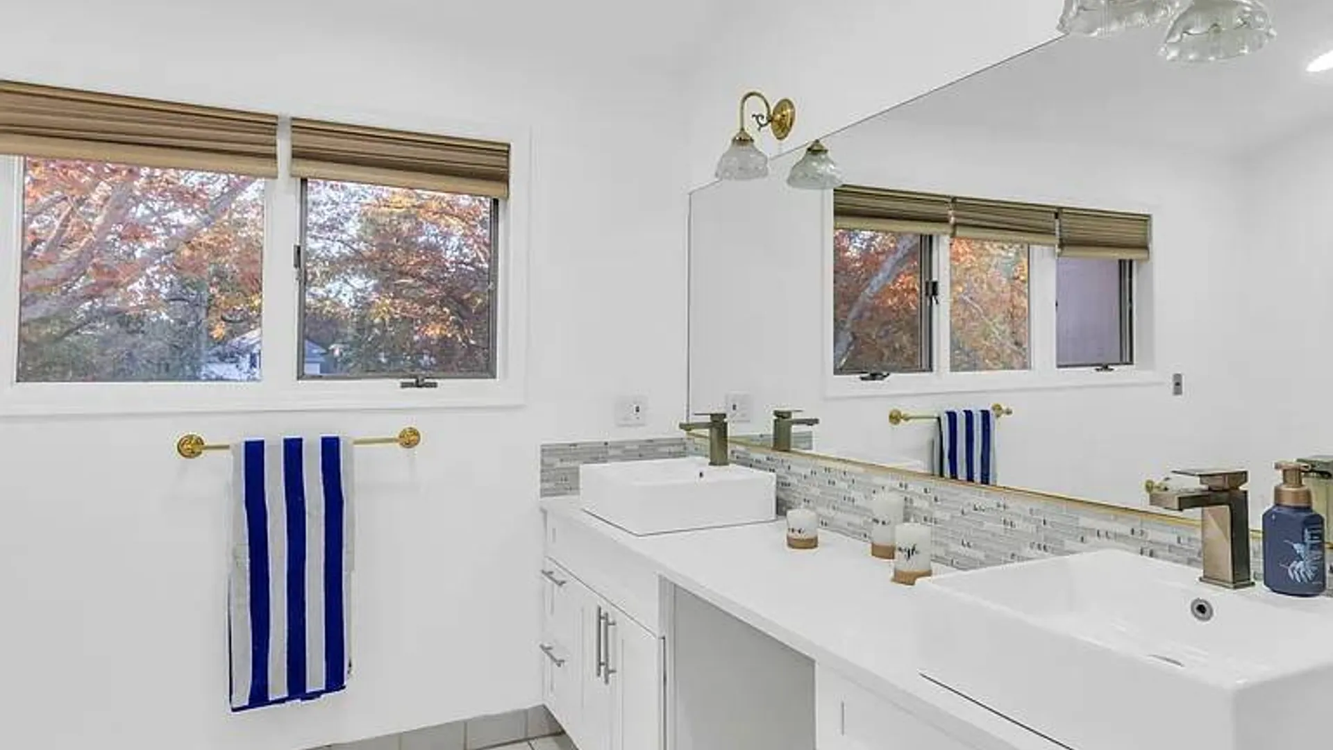 Property at 19 Bay Woods Dr, Hampton Bays, NY 11946 24