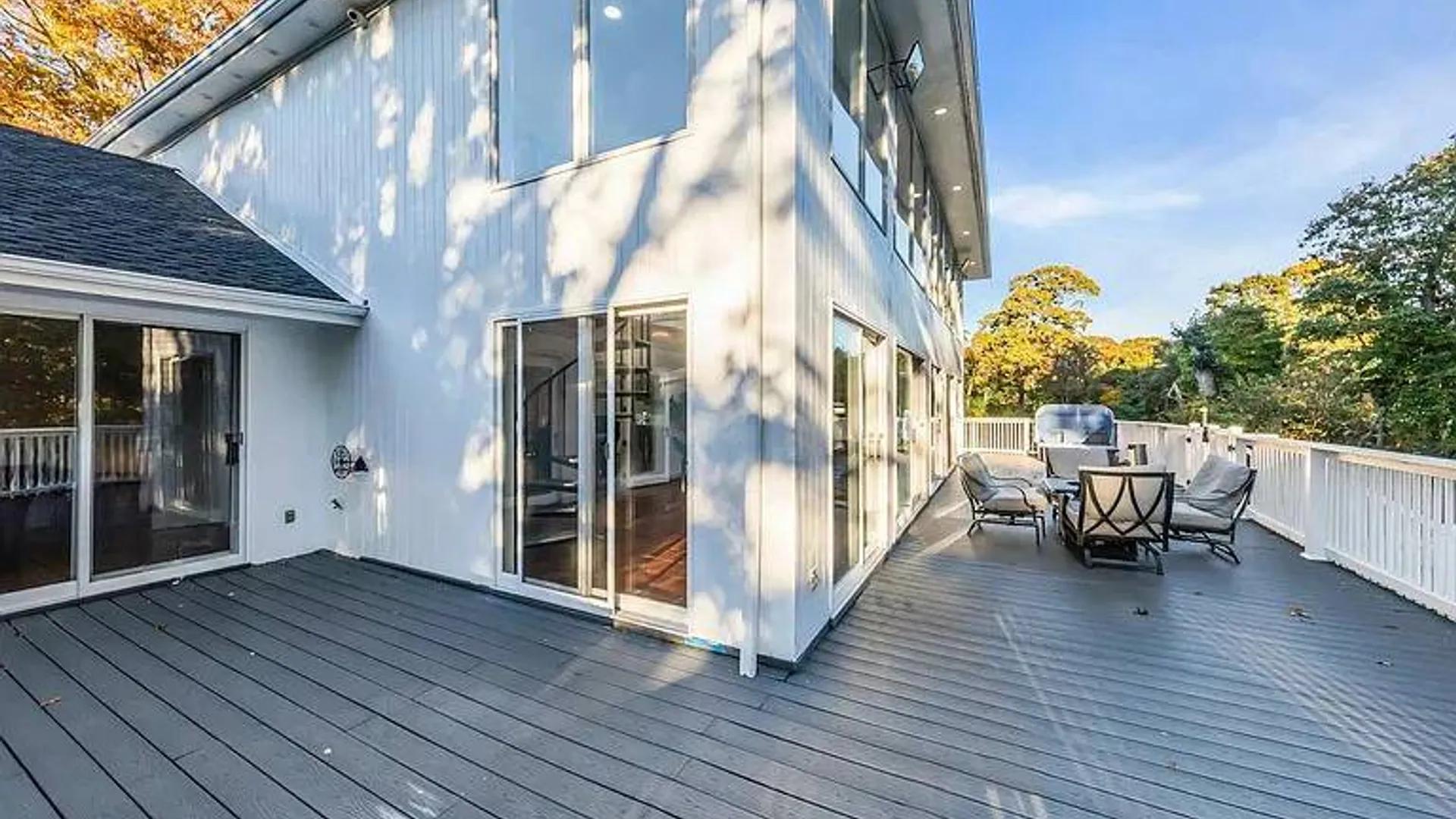 Property at 19 Bay Woods Dr, Hampton Bays, NY 11946 8