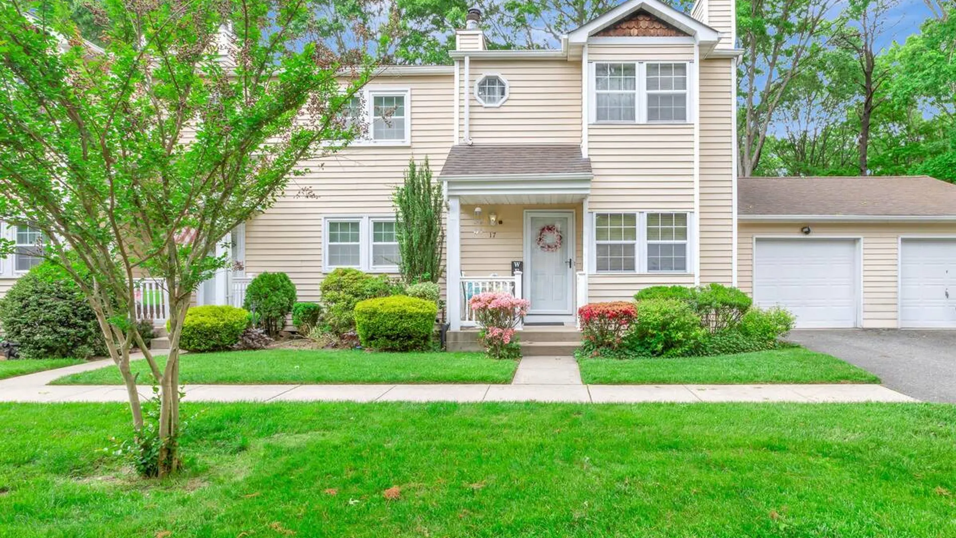Property at 17 Stone Commons, Yaphank, NY 11980 4