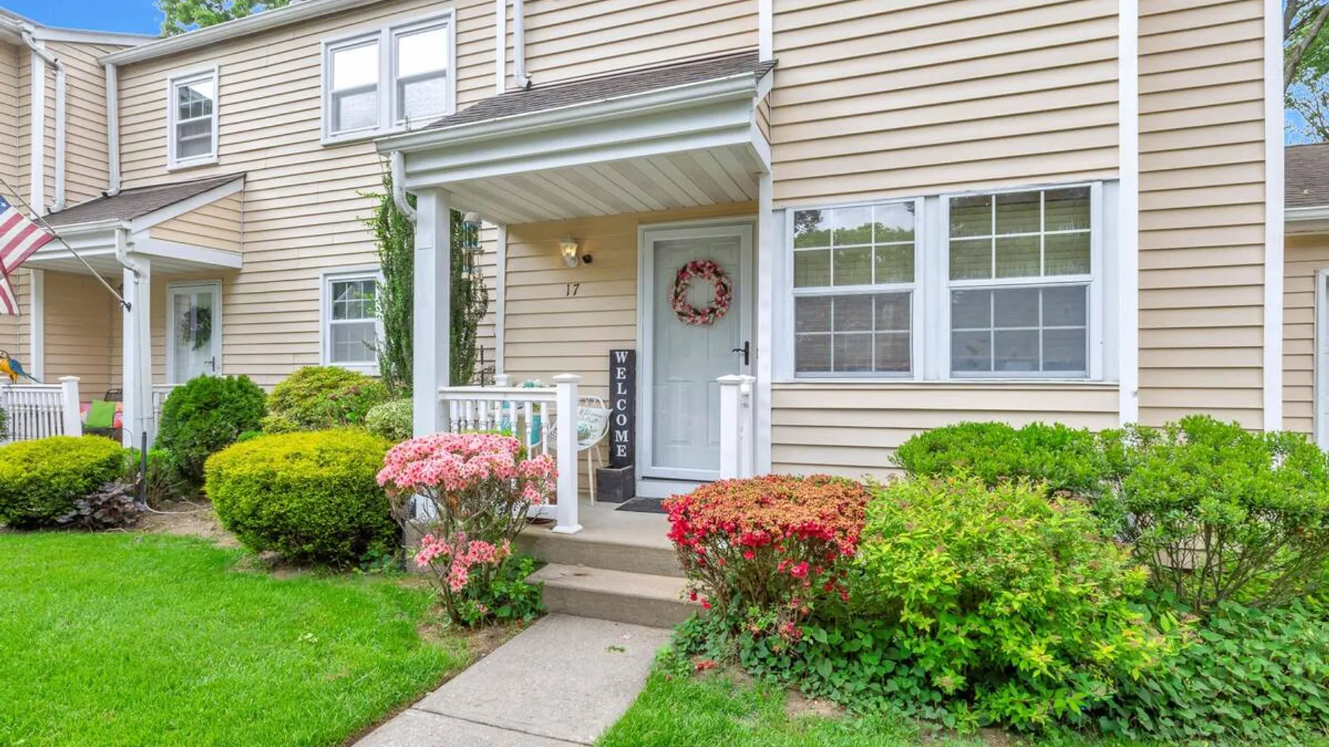 Property at 17 Stone Commons, Yaphank, NY 11980 5