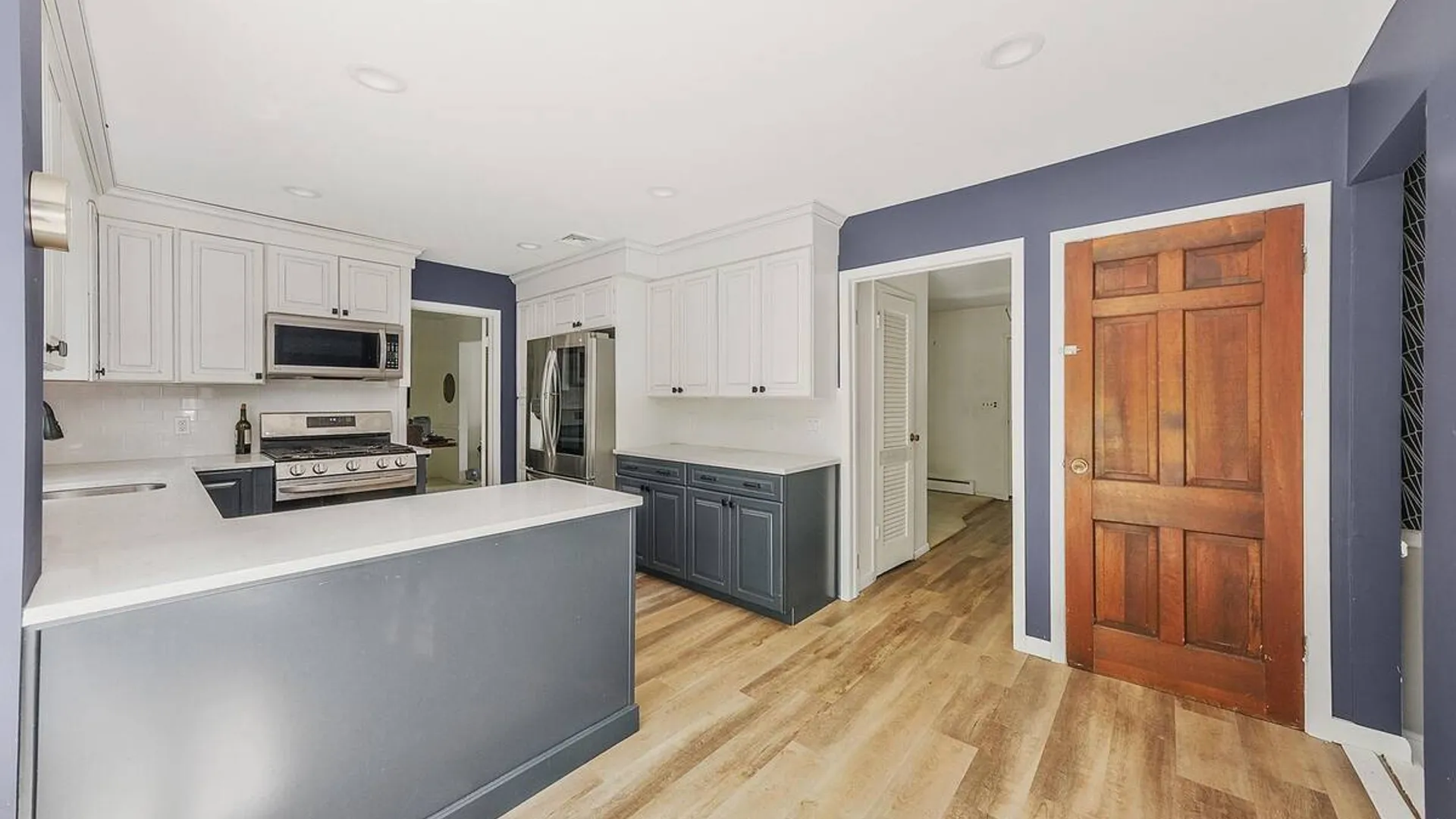 Property at 23 Whitney Gate, Smithtown, NY 11787 27