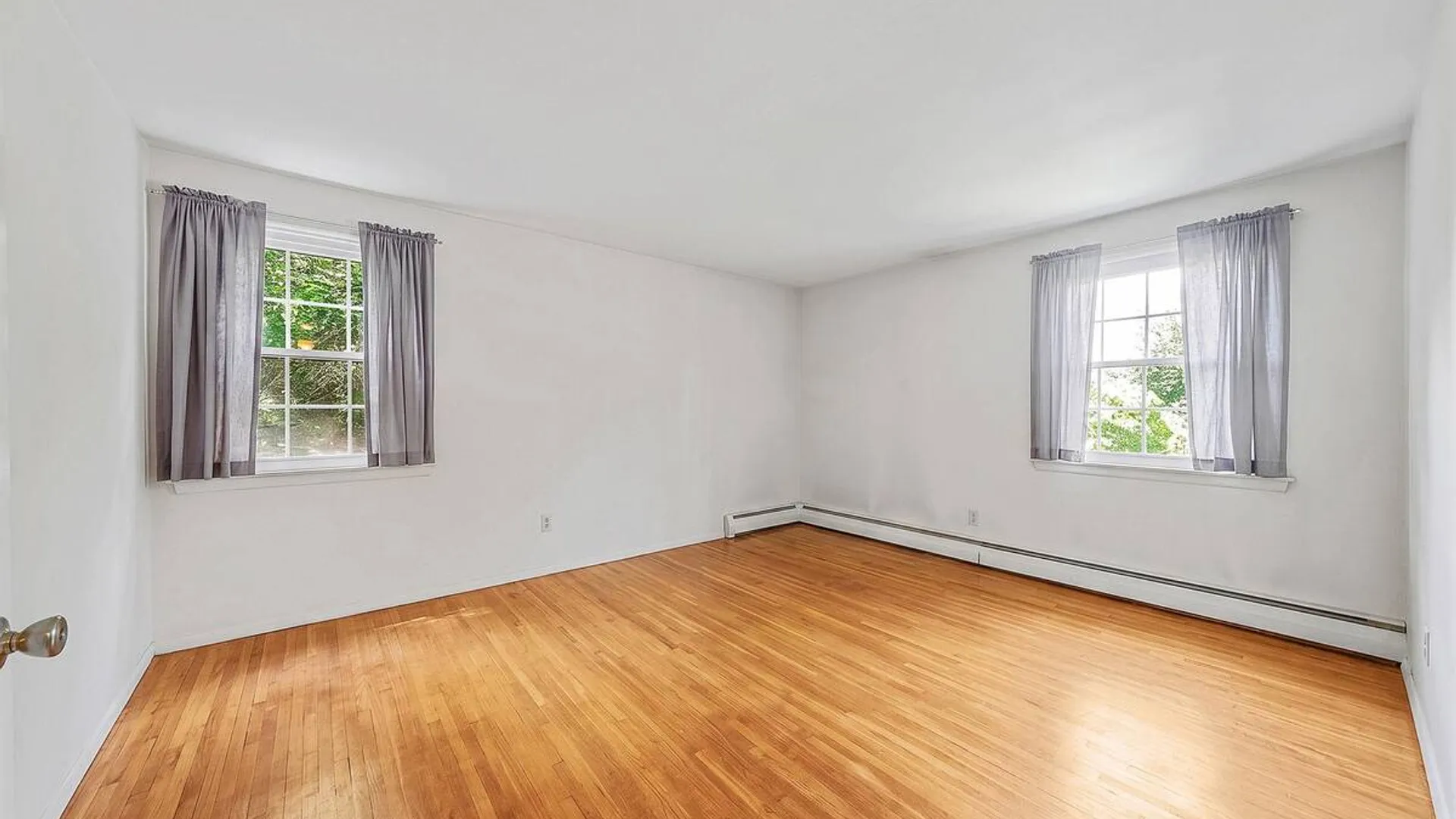 Property at 23 Whitney Gate, Smithtown, NY 11787 37