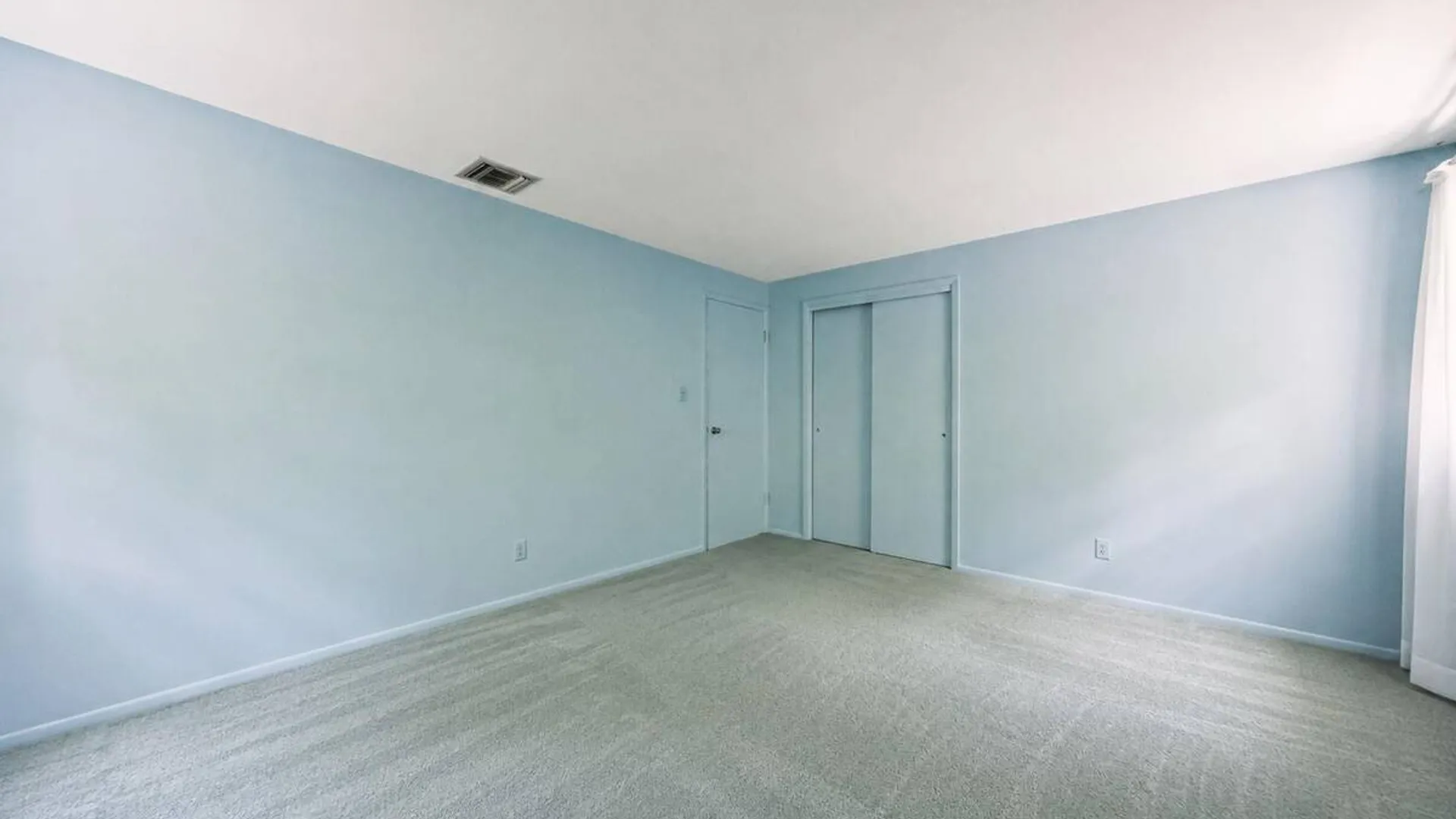 Property at 23 Whitney Gate, Smithtown, NY 11787 41
