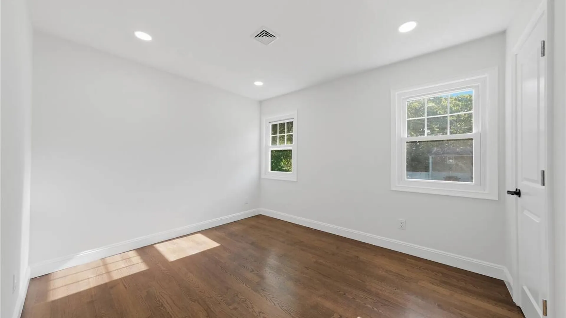 Property at 4 Summercress Lane, Coram, NY 11727 17