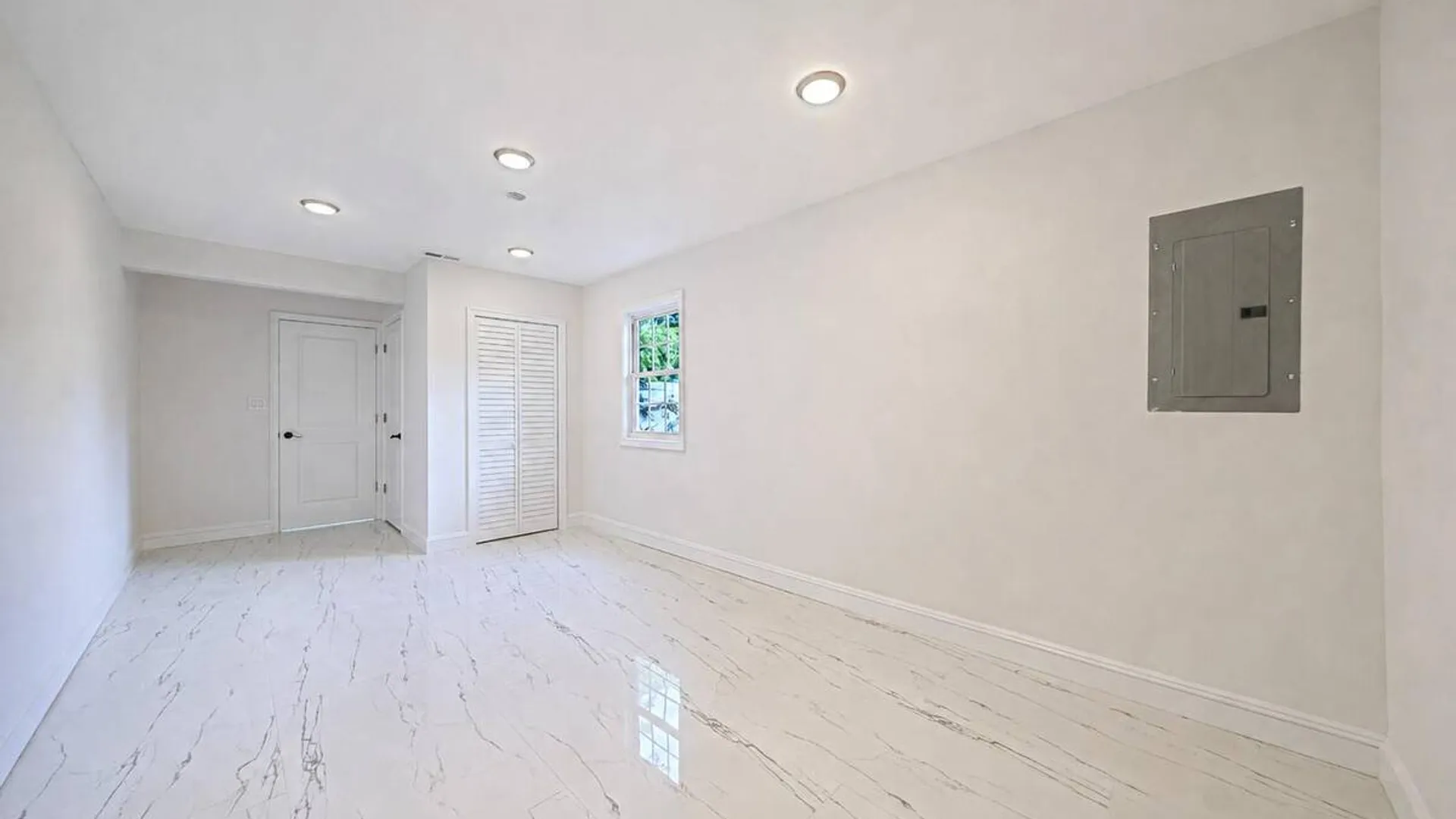Property at 4 Summercress Lane, Coram, NY 11727 10