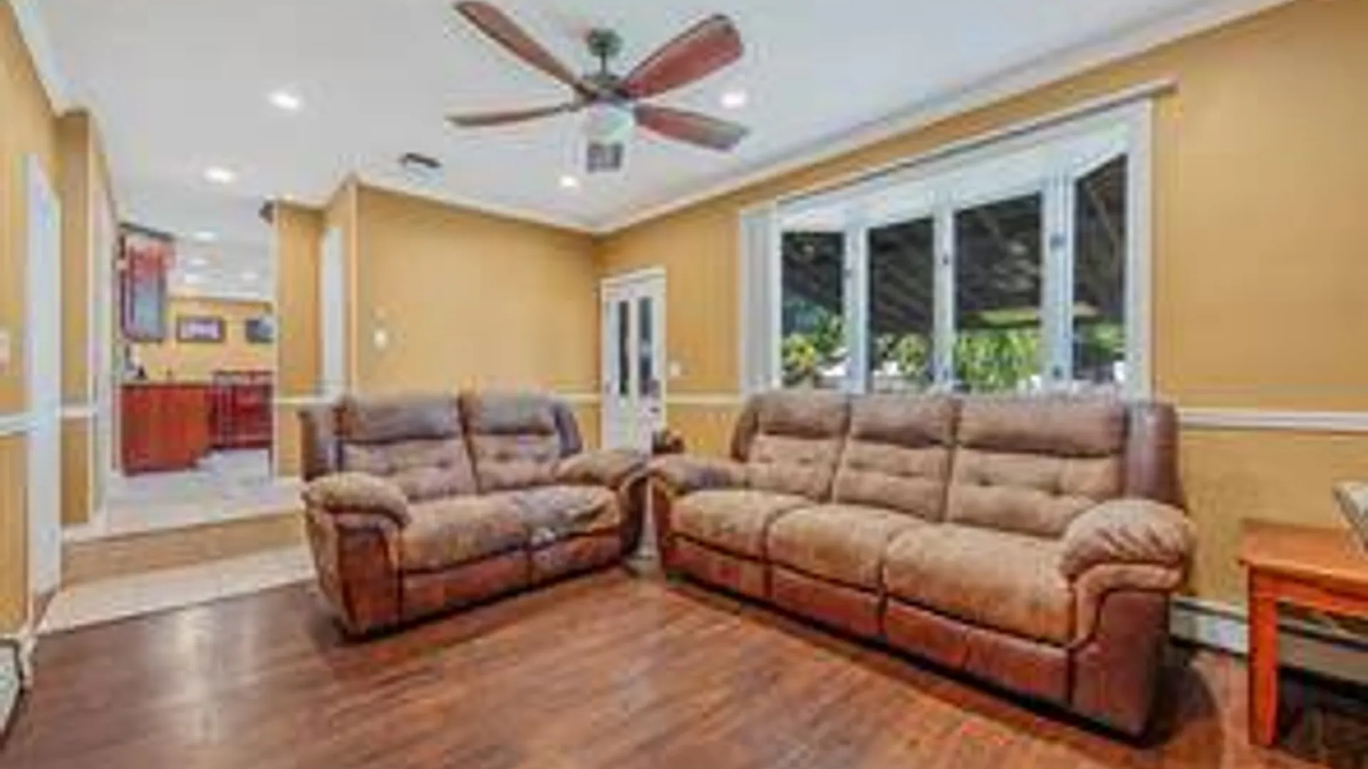 Property at 18 Deer Park Blvd, Deer Park, NY 11729 23