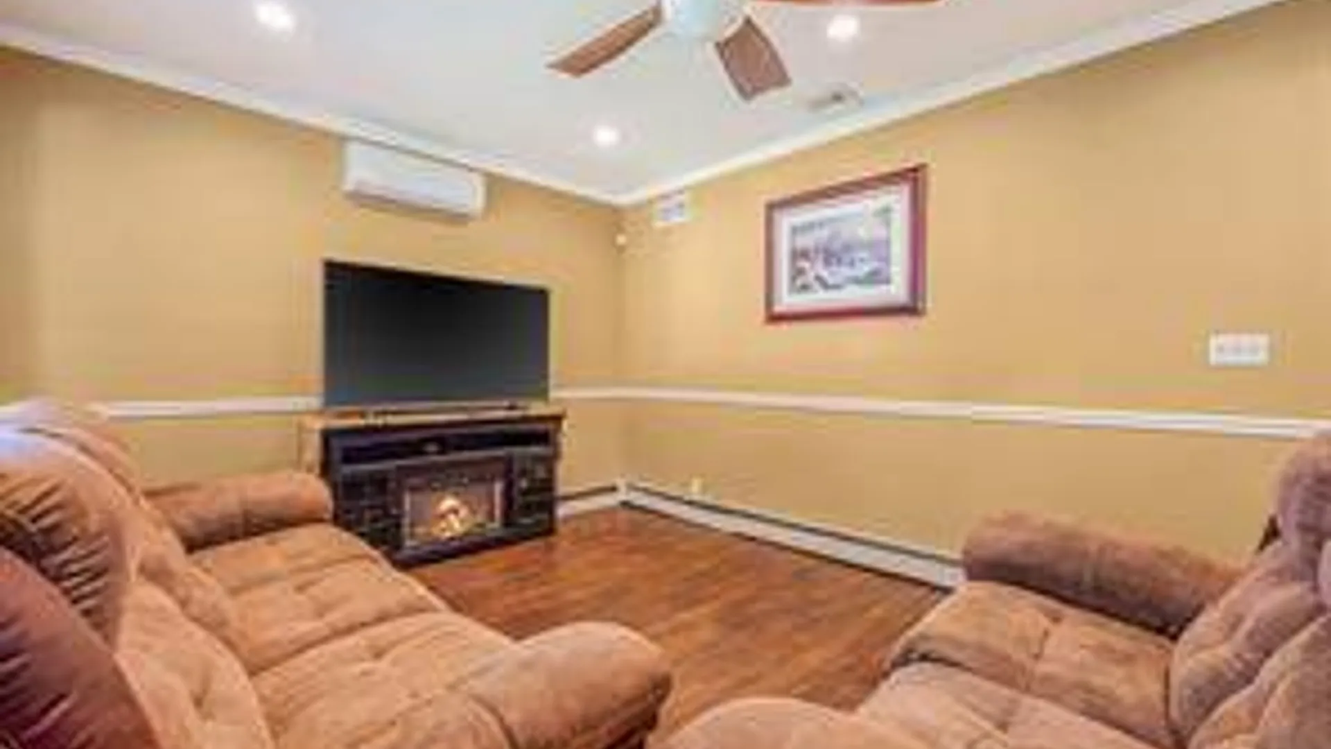 Property at 18 Deer Park Blvd, Deer Park, NY 11729 24