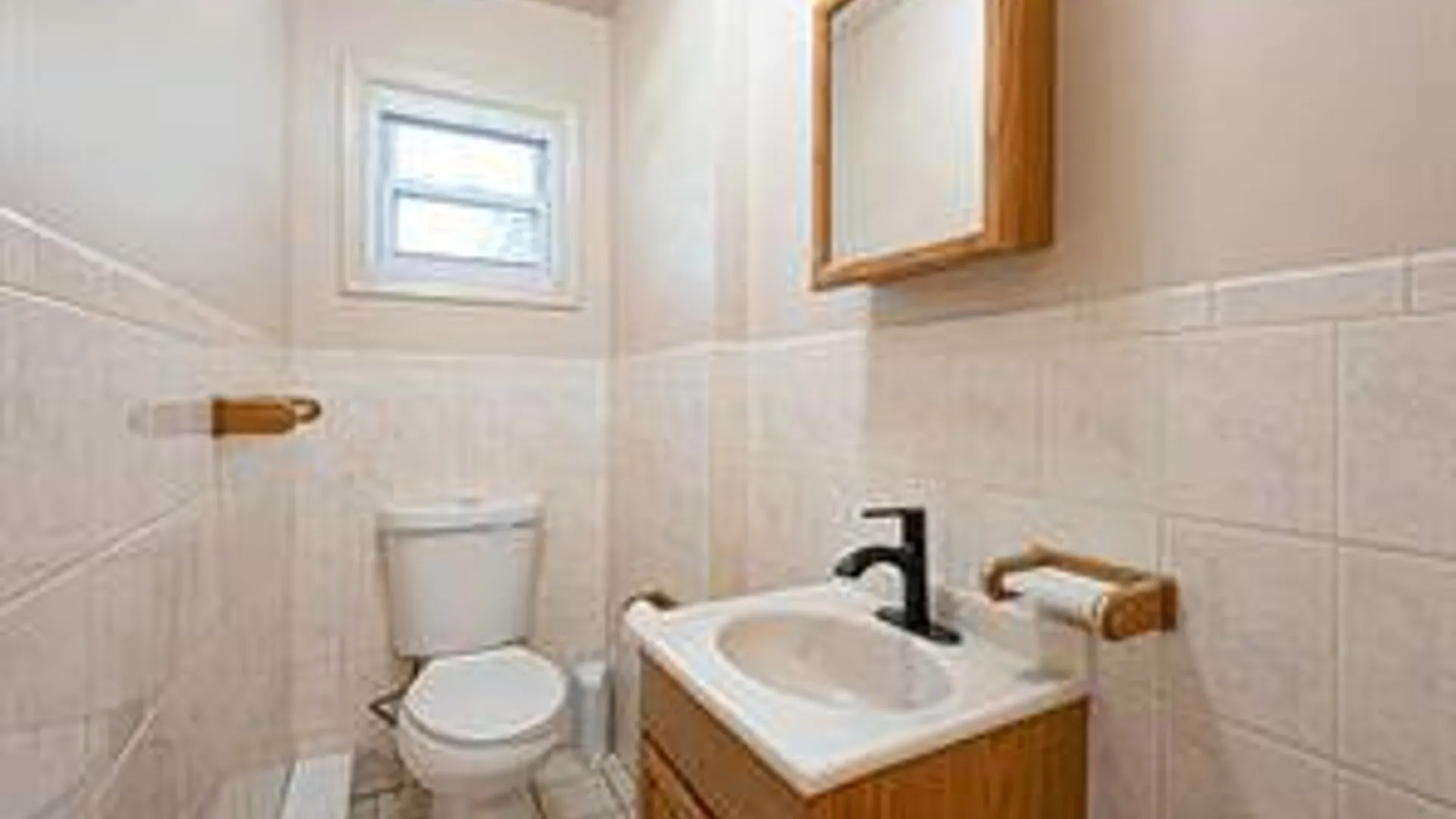 Property at 18 Deer Park Blvd, Deer Park, NY 11729 25
