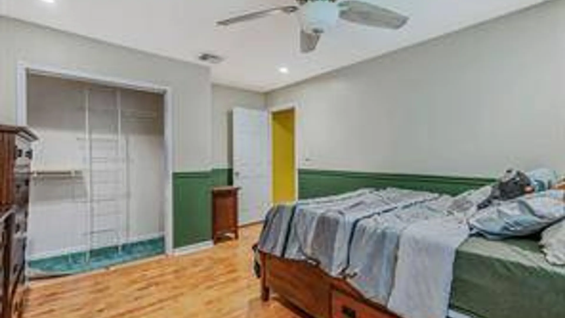 Property at 18 Deer Park Blvd, Deer Park, NY 11729 27