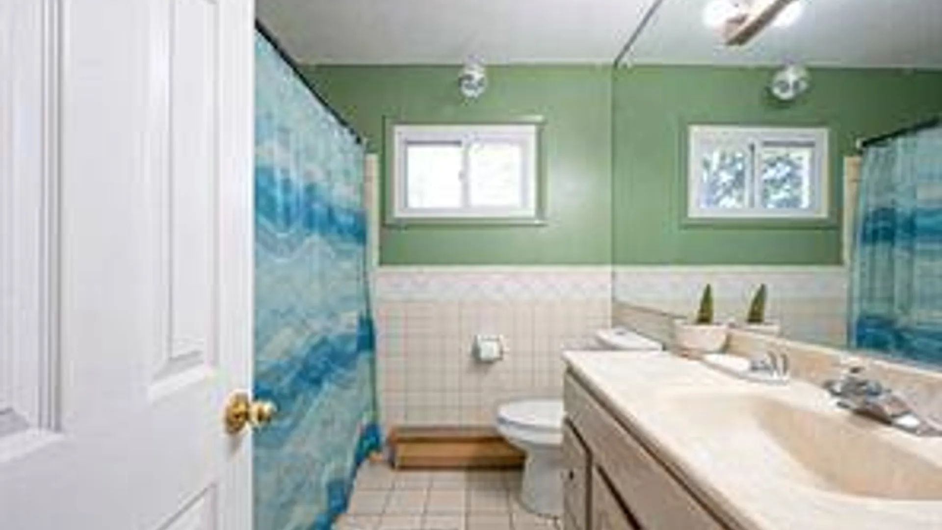 Property at 18 Deer Park Blvd, Deer Park, NY 11729 28