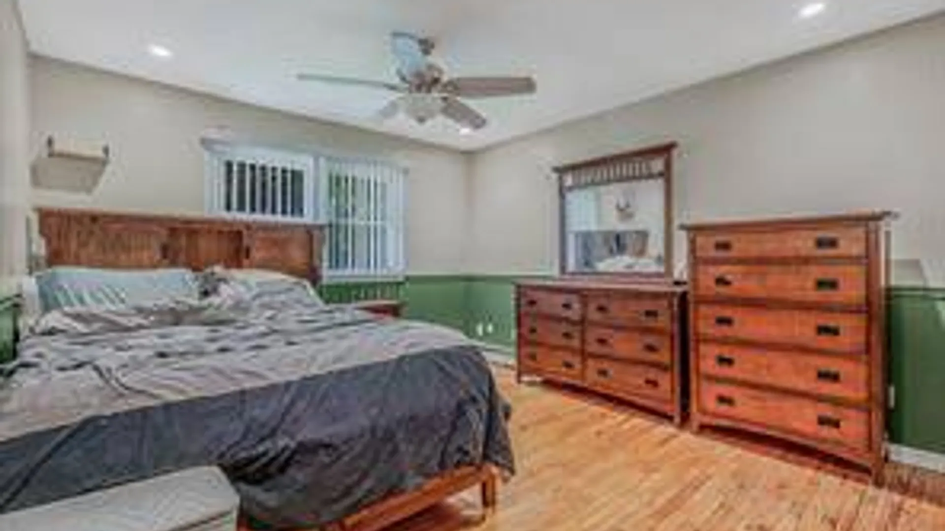 Property at 18 Deer Park Blvd, Deer Park, NY 11729 30
