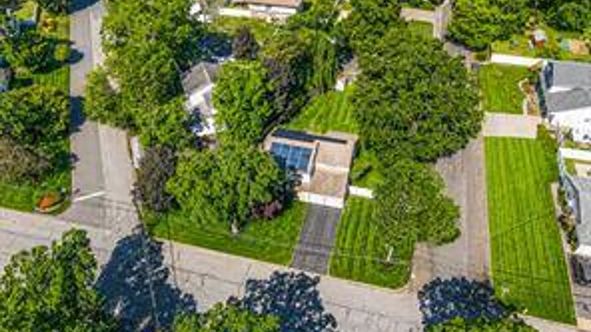 Property at 18 Deer Park Blvd, Deer Park, NY 11729 9