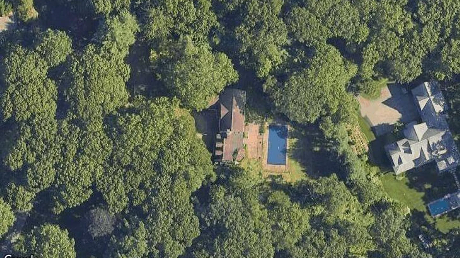 Property at 204 Sunset Rd, Oyster Bay, NY 11771 2