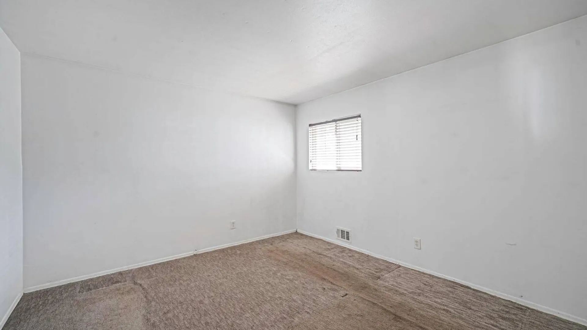 Property at 332 Delaware Avenue, Bay Shore, NY 11706 13