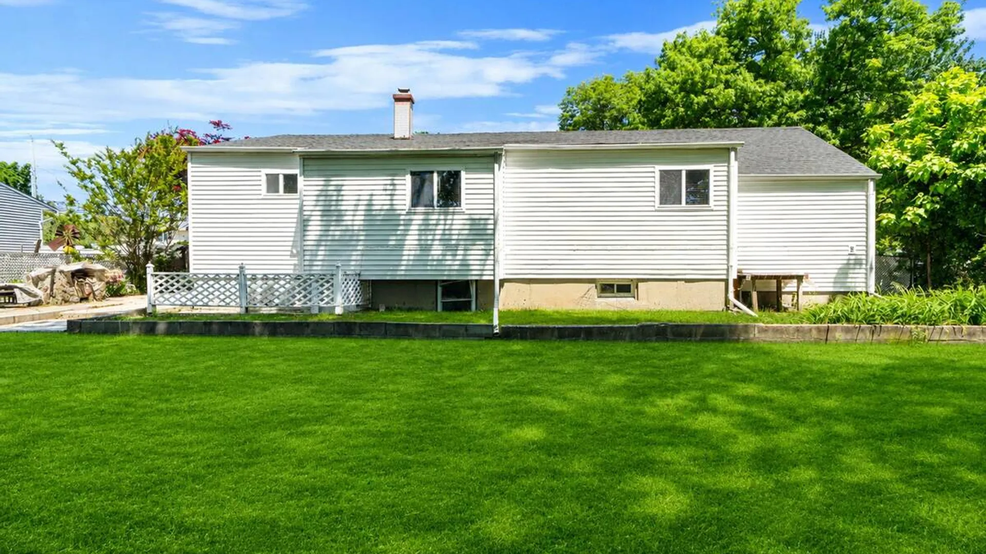 Property at 332 Delaware Avenue, Bay Shore, NY 11706 21