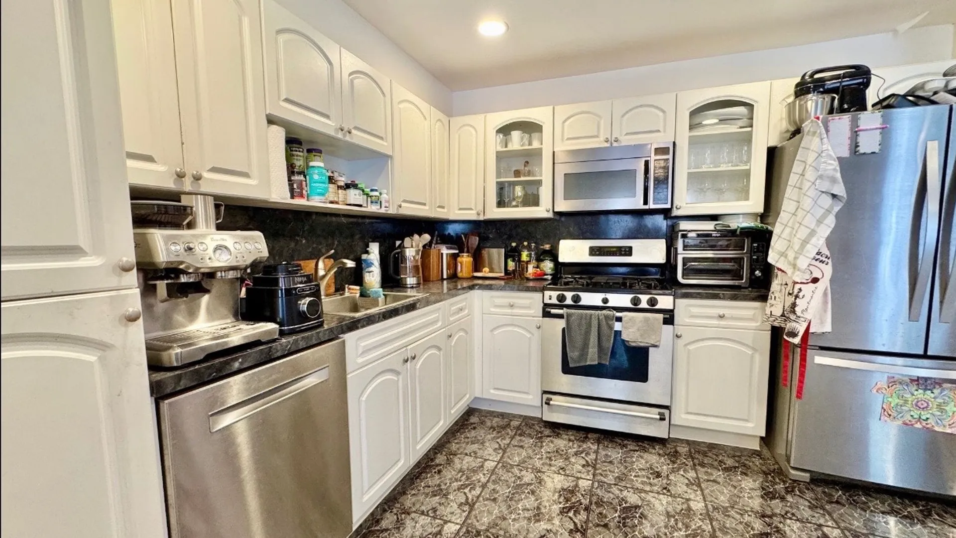 Property at 15 Daniella Ct, Staten Island, NY 10314 15