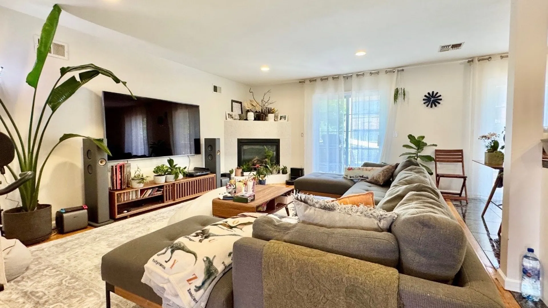 Property at 15 Daniella Ct, Staten Island, NY 10314 2