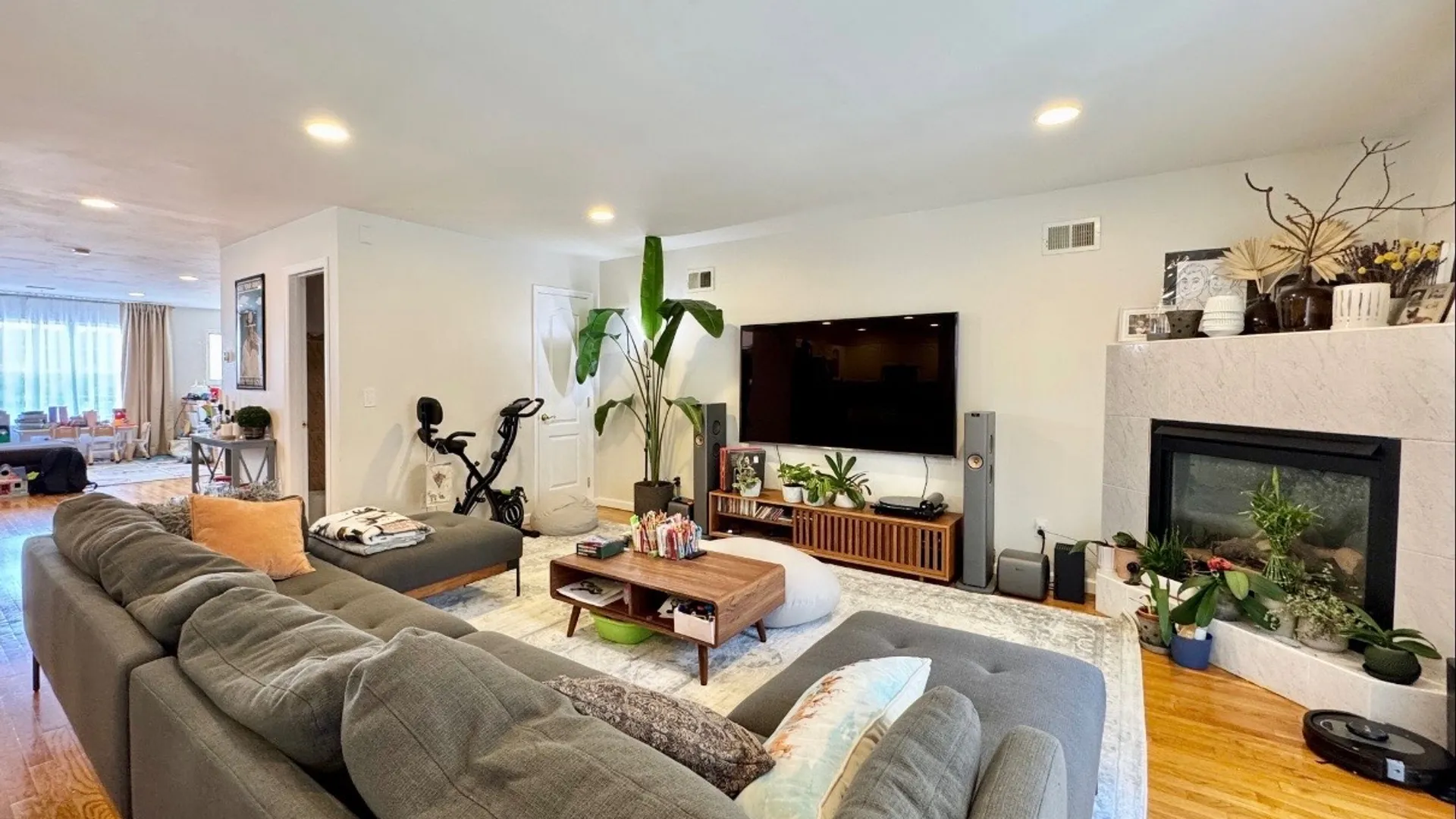 Property at 15 Daniella Ct, Staten Island, NY 10314 3