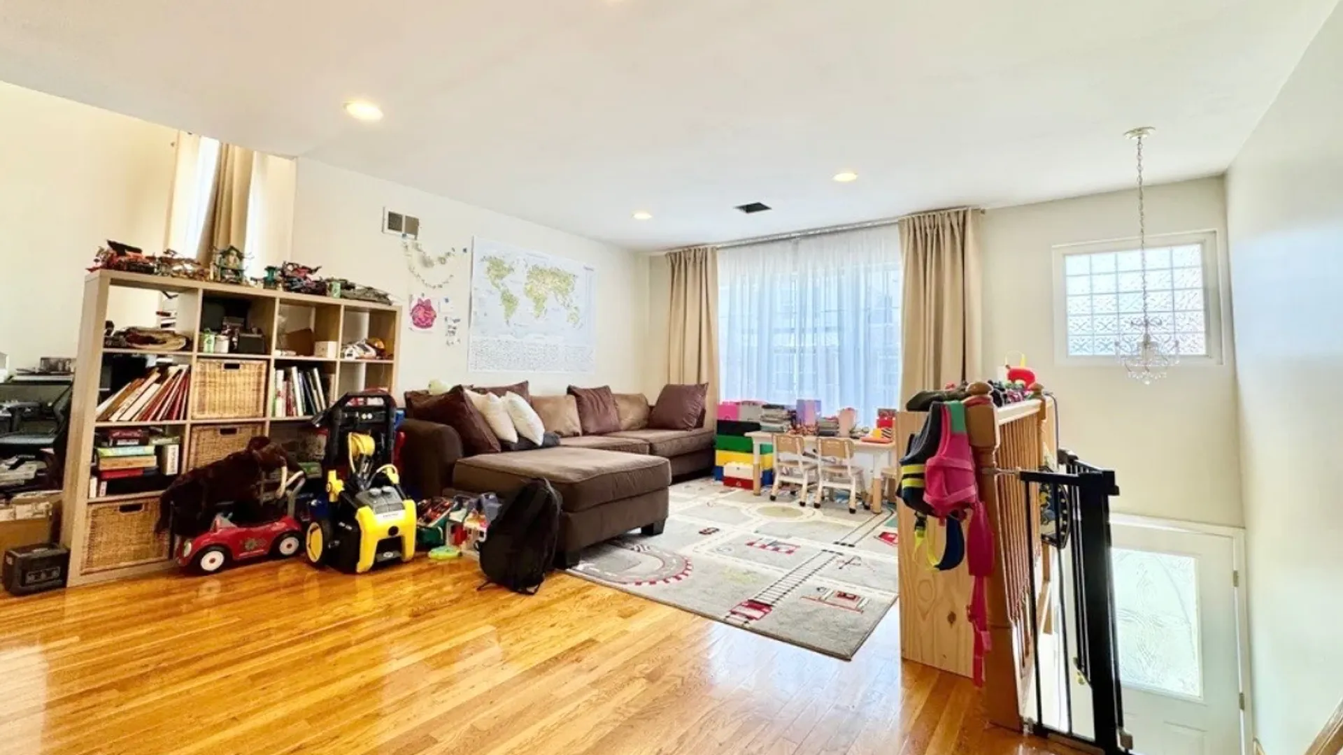 Property at 15 Daniella Ct, Staten Island, NY 10314 7
