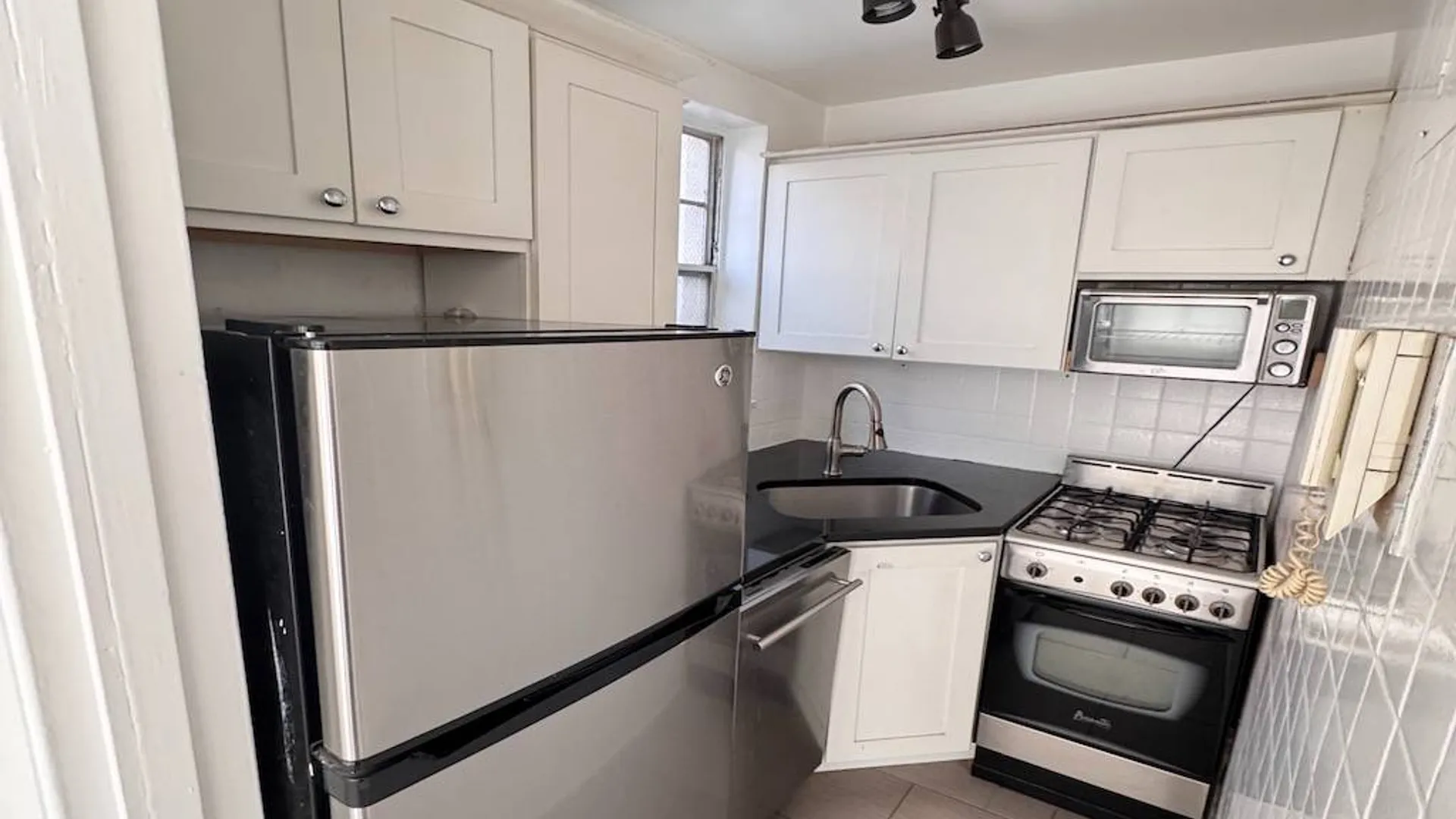 Property at 288 Lexington Ave, New York, NY 10016 3