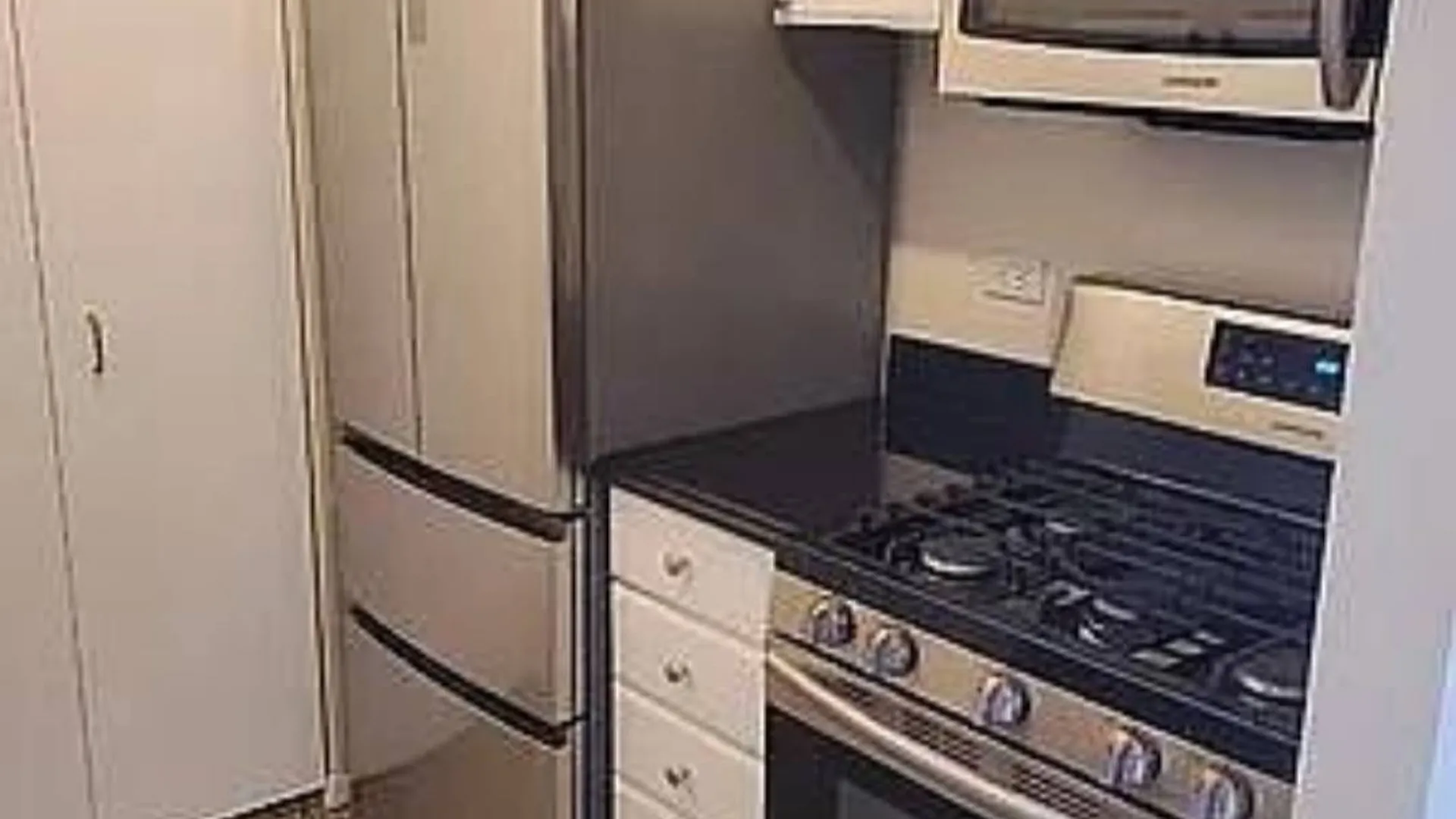 Property at 170 E 87th St, New York, NY 10128 11