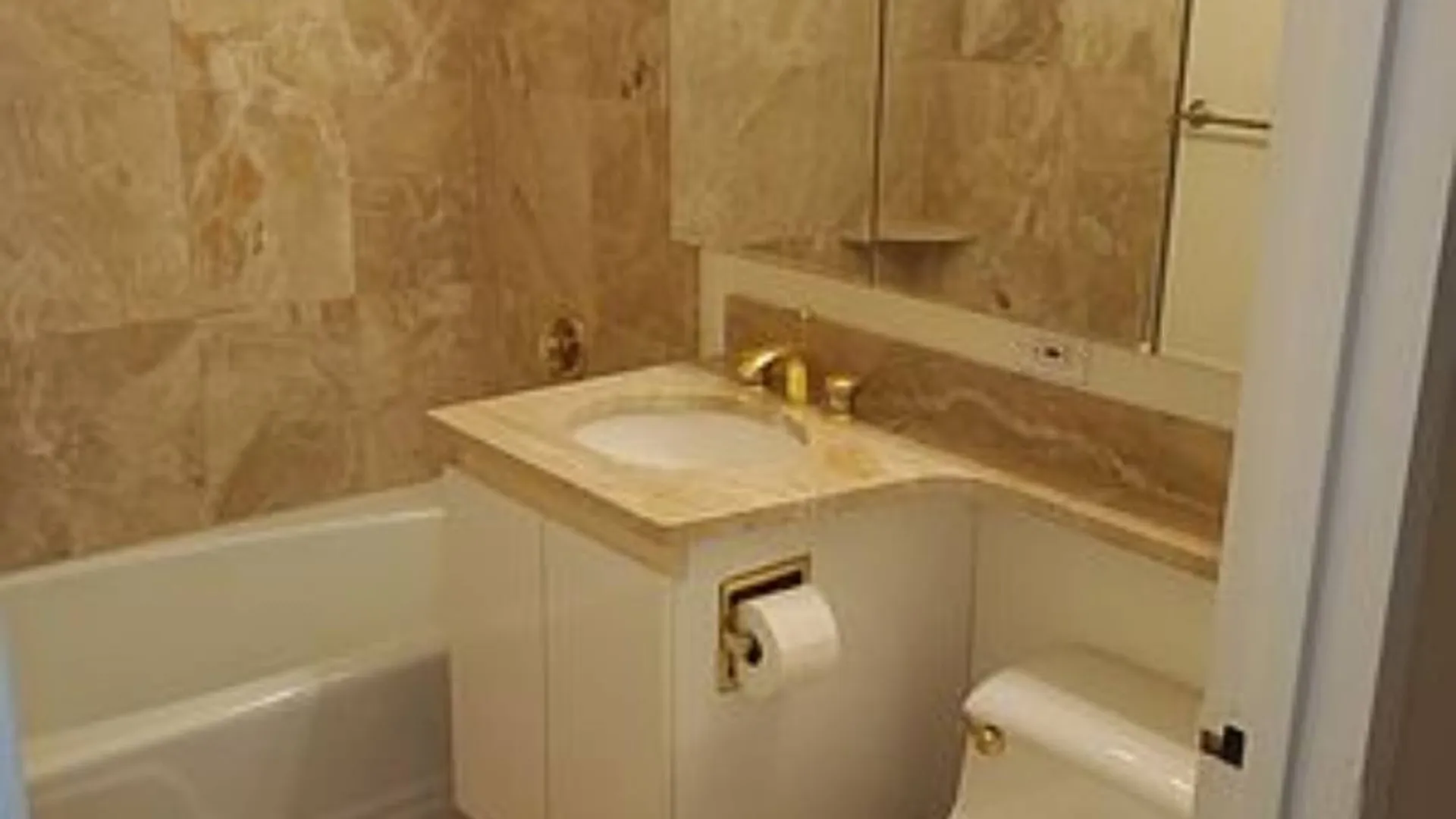 Property at 170 E 87th St, New York, NY 10128 3
