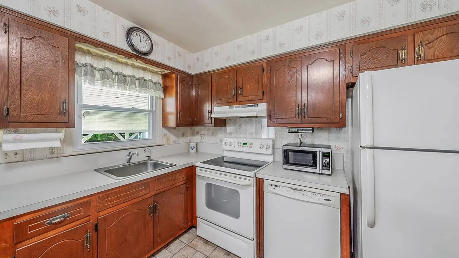 Property at 66 Henry Avenue, Babylon, NY 11702 19