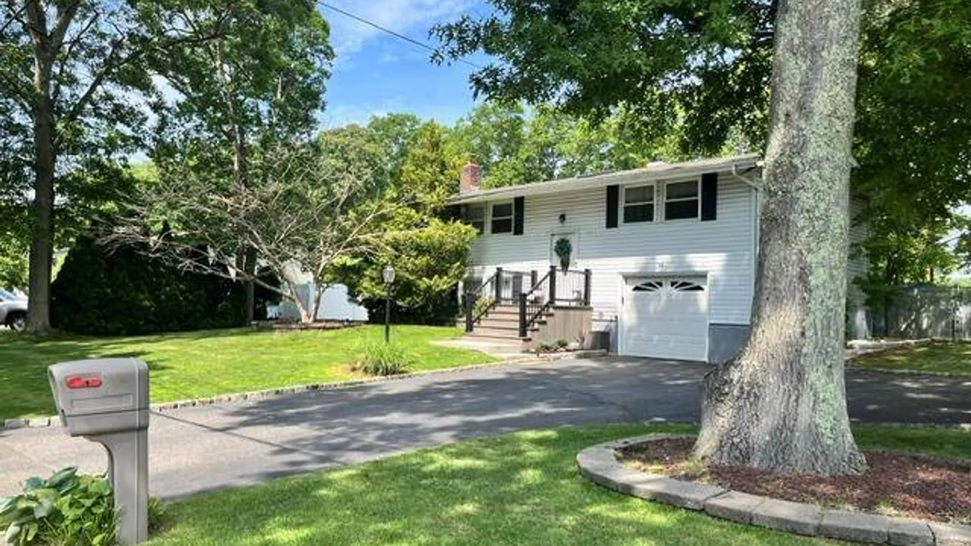 Property at 15 Cabin Lane, East Setauket, NY 11733 4
