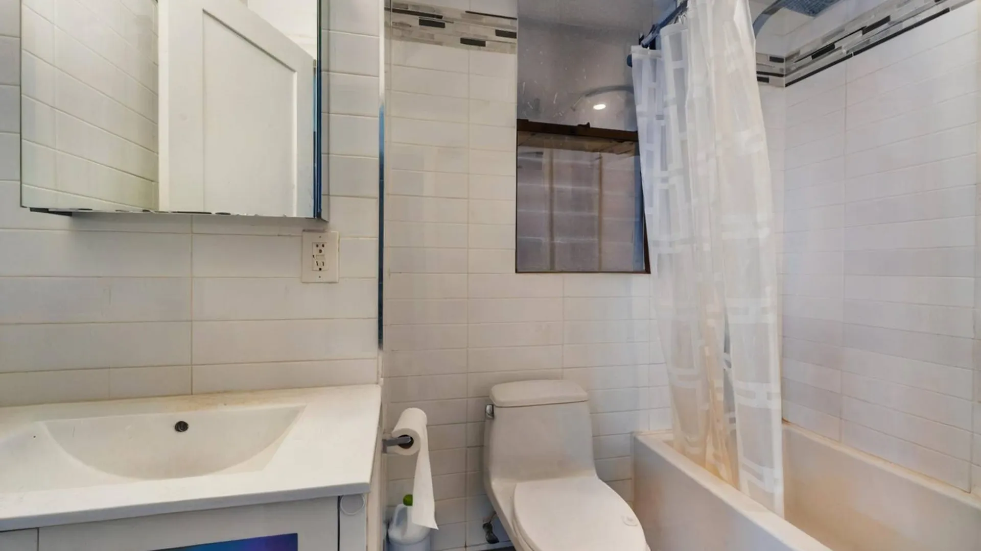 Property at 411 Manhattan Avenue, New York, NY 10026 8