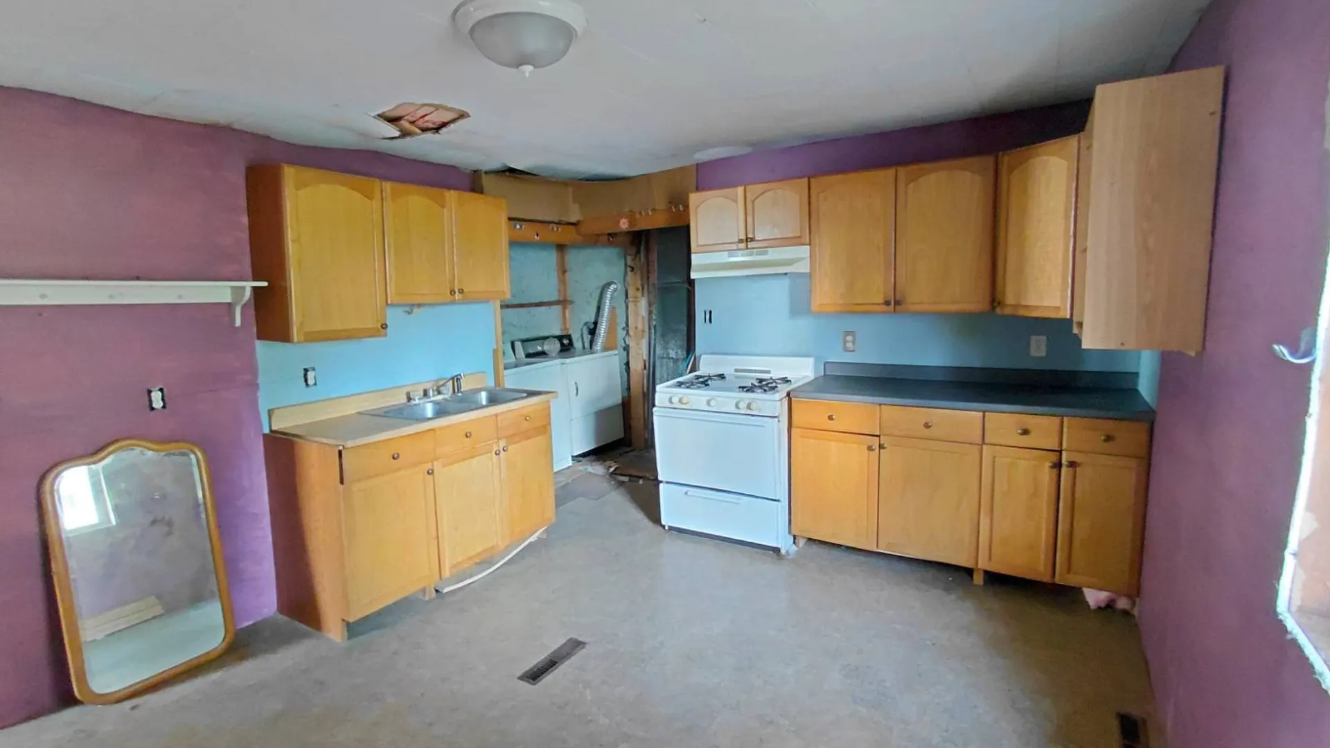 Property at 11 Oakland Ave, Gloversville, NY 12078 11