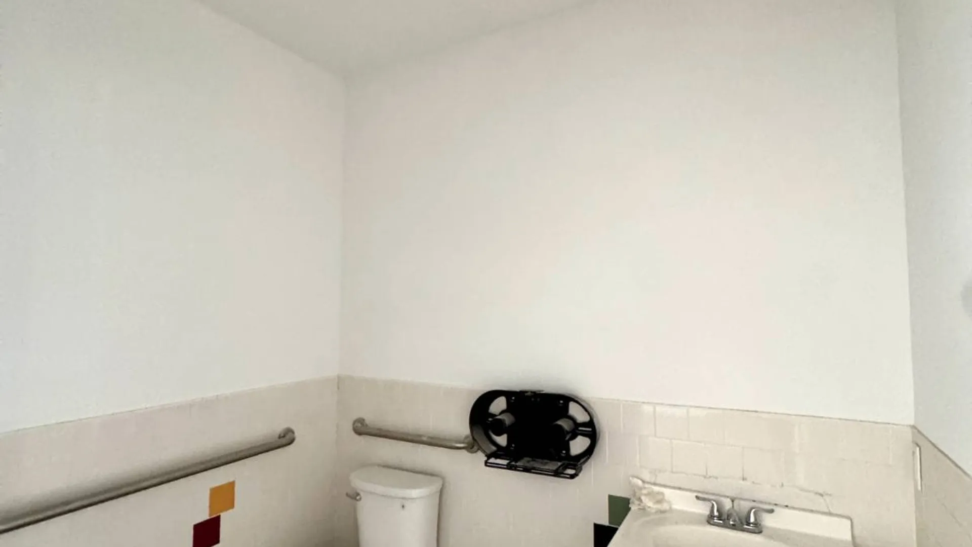 Property at 67-05 Roosevelt Avenue, Woodside, NY 11377 5