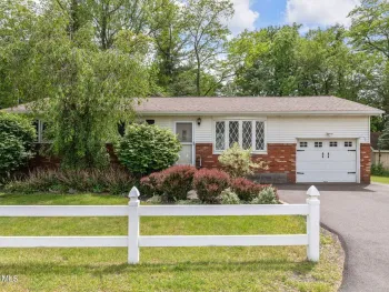Property at 102 Evans Road, Rotterdam, NY 12306