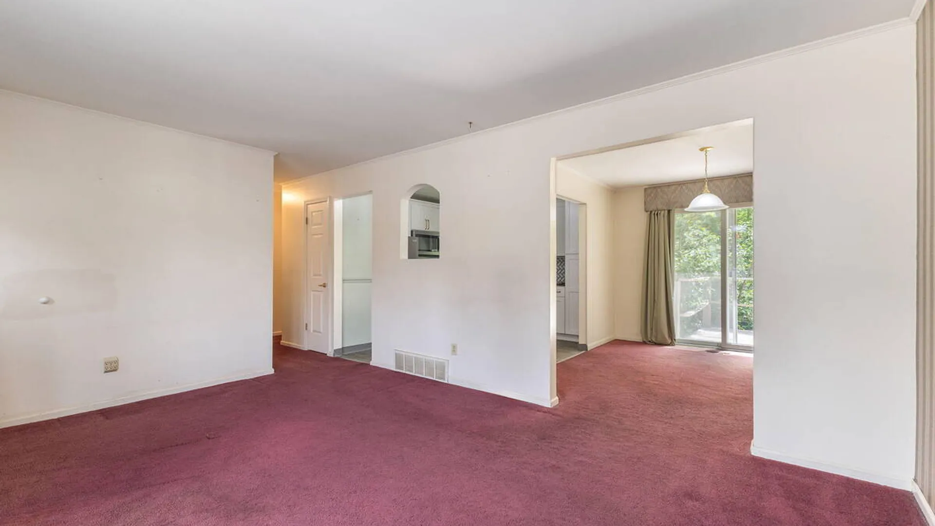 Property at 102 Evans Road, Rotterdam, NY 12306 6