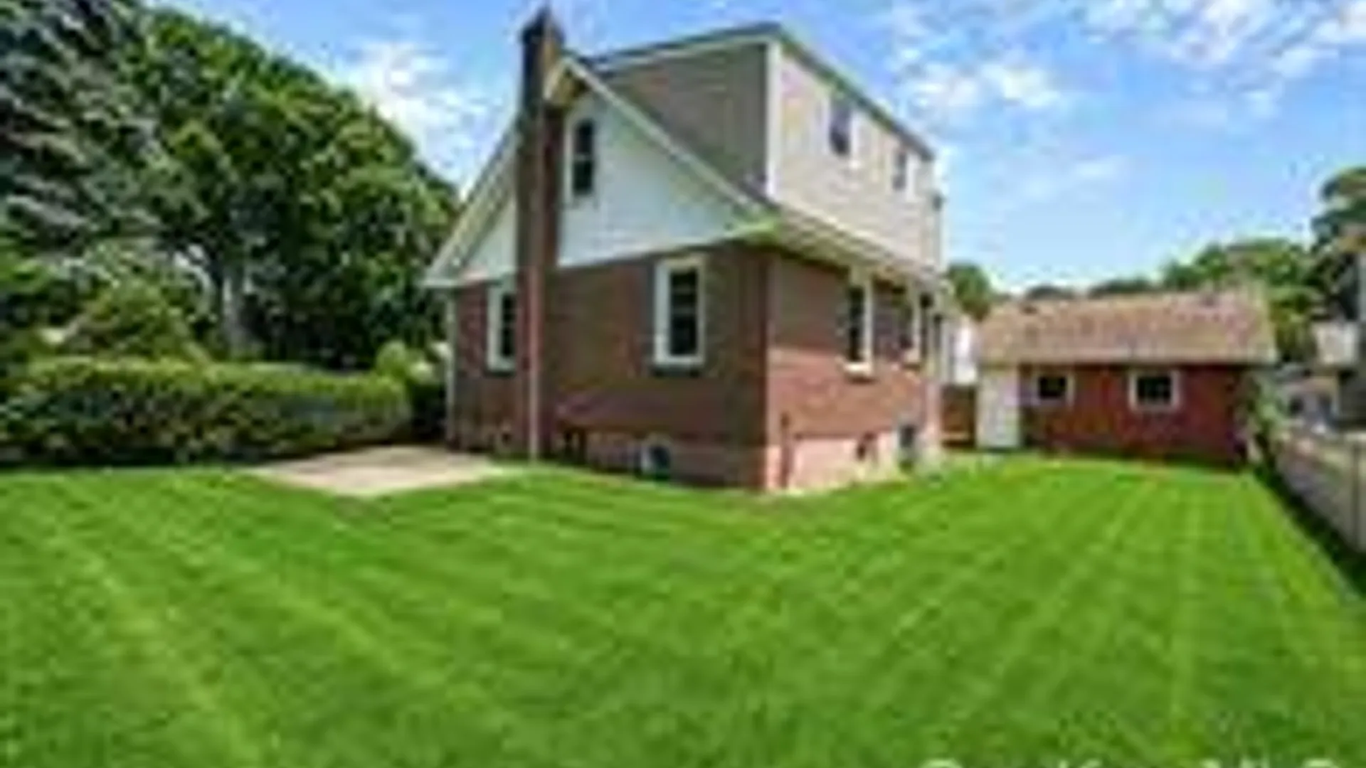Property at 44 Elizabeth Ave, Smithtown, NY 11787 2