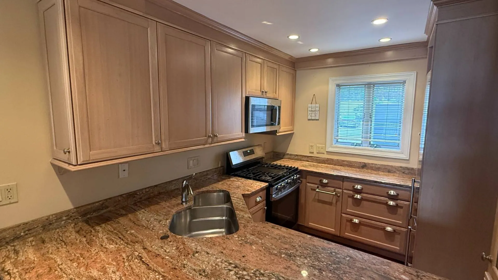 Property at 23 Hudson Point Ln, Ossining, NY 10562 16