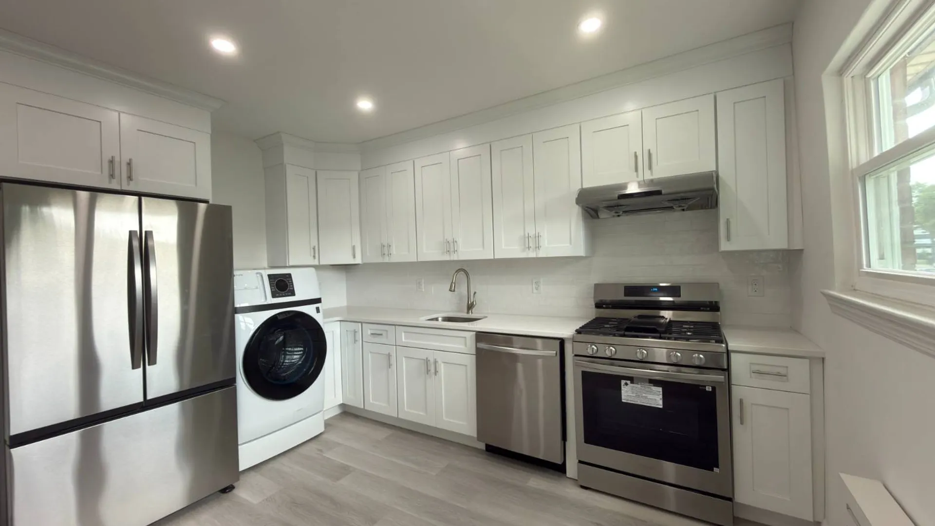 Property at 56-49B Utopia Pkwy, Fresh Meadows, NY 11365 4