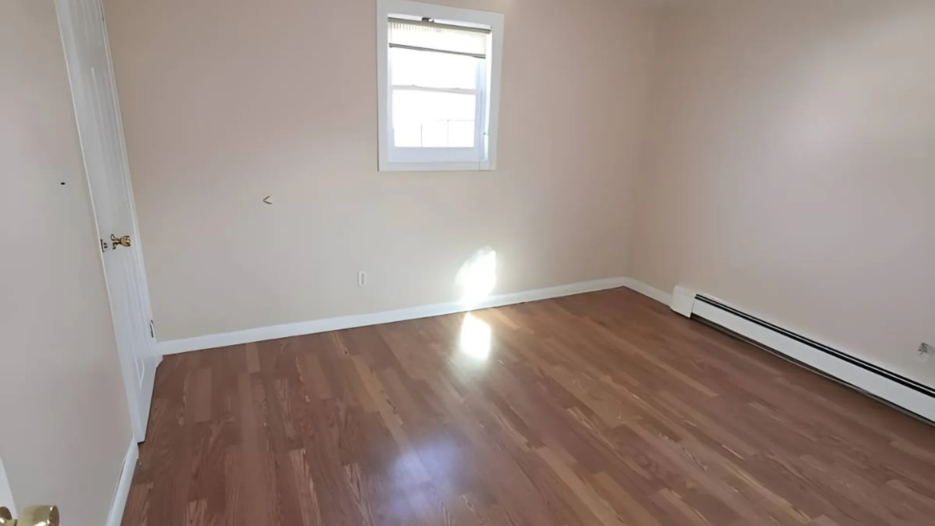 Property at 5 Walters Avenue, Syosset, NY 11791 4