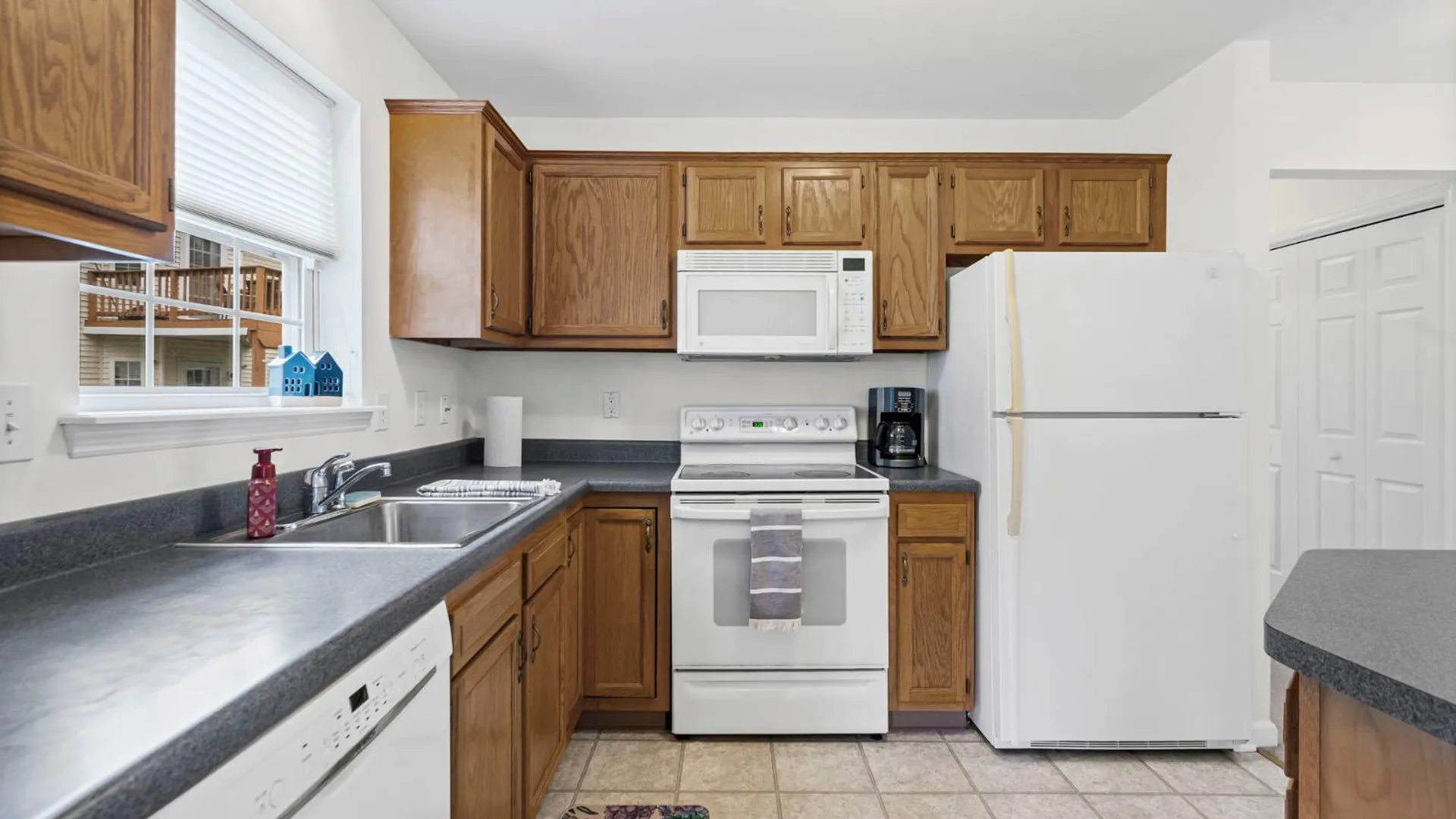 Property at 43 Morning Glory Way, Schenectady, NY 12306 15