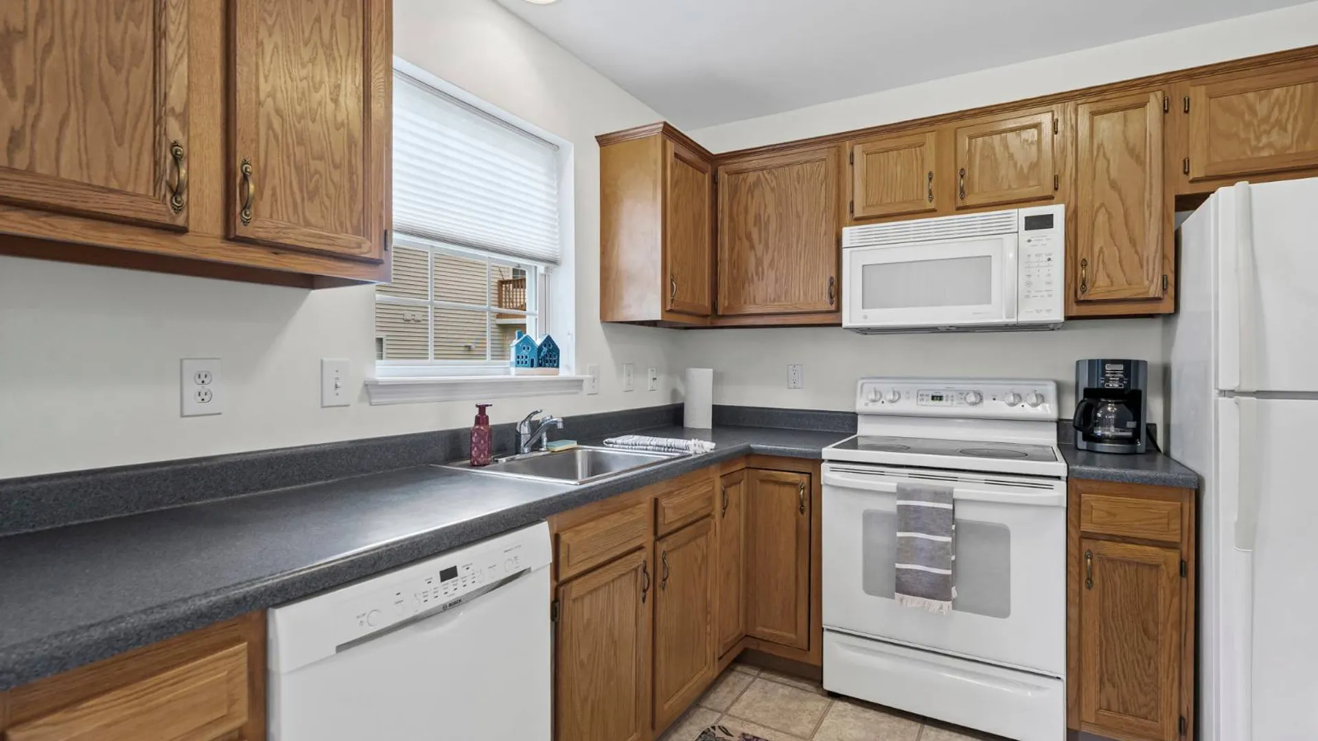 Property at 43 Morning Glory Way, Schenectady, NY 12306 16