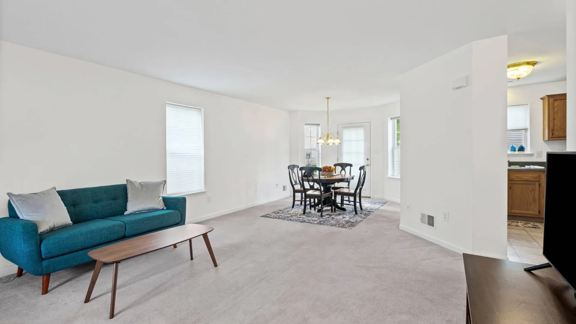Property at 43 Morning Glory Way, Schenectady, NY 12306 5
