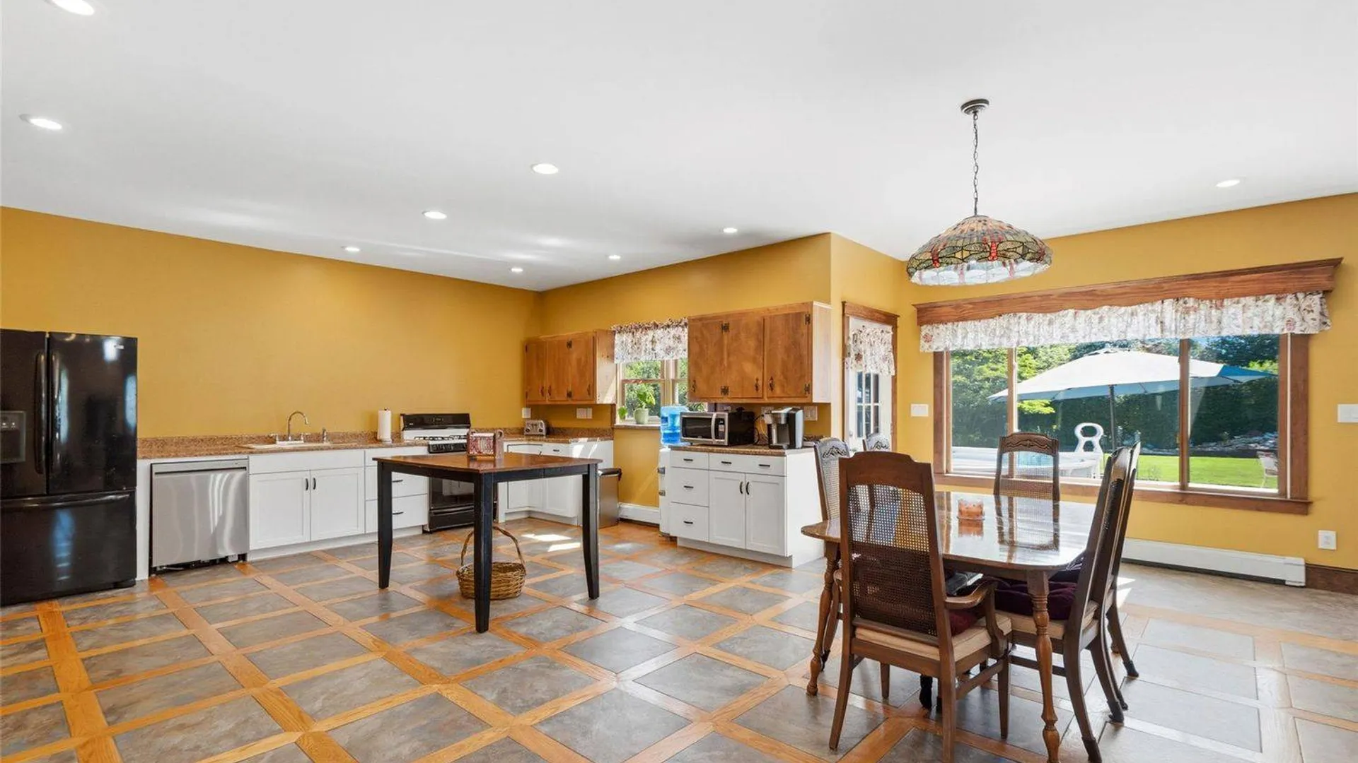 Property at 2185 Sycamore Ave, Ronkonkoma, NY 11779 19