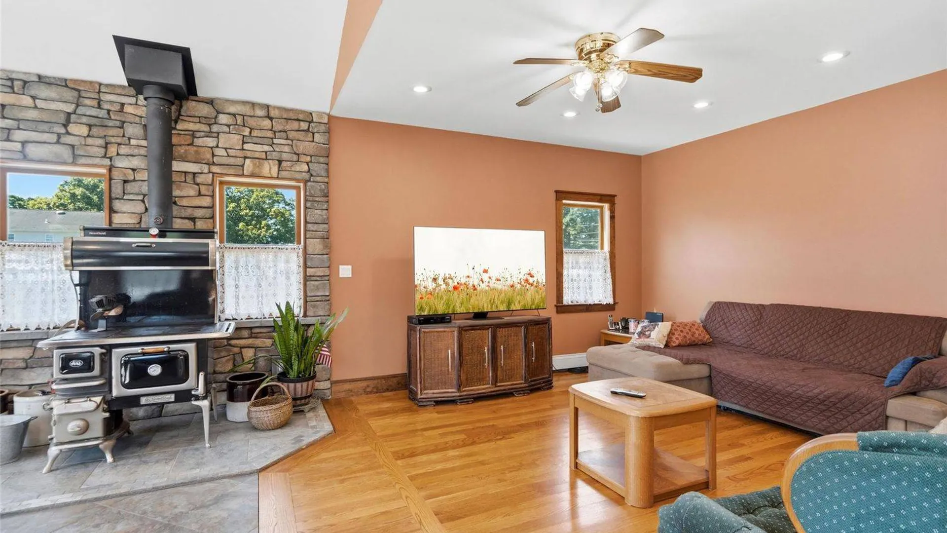 Property at 2185 Sycamore Ave, Ronkonkoma, NY 11779 24